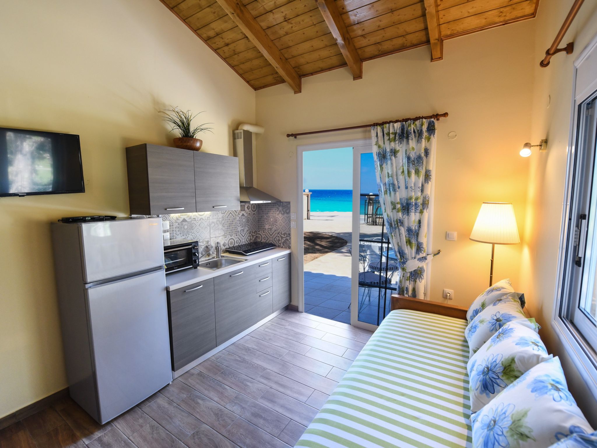 Eine unabhängige, voll ausgestattete Wohnung direkt am Meer.-Image-tags.info