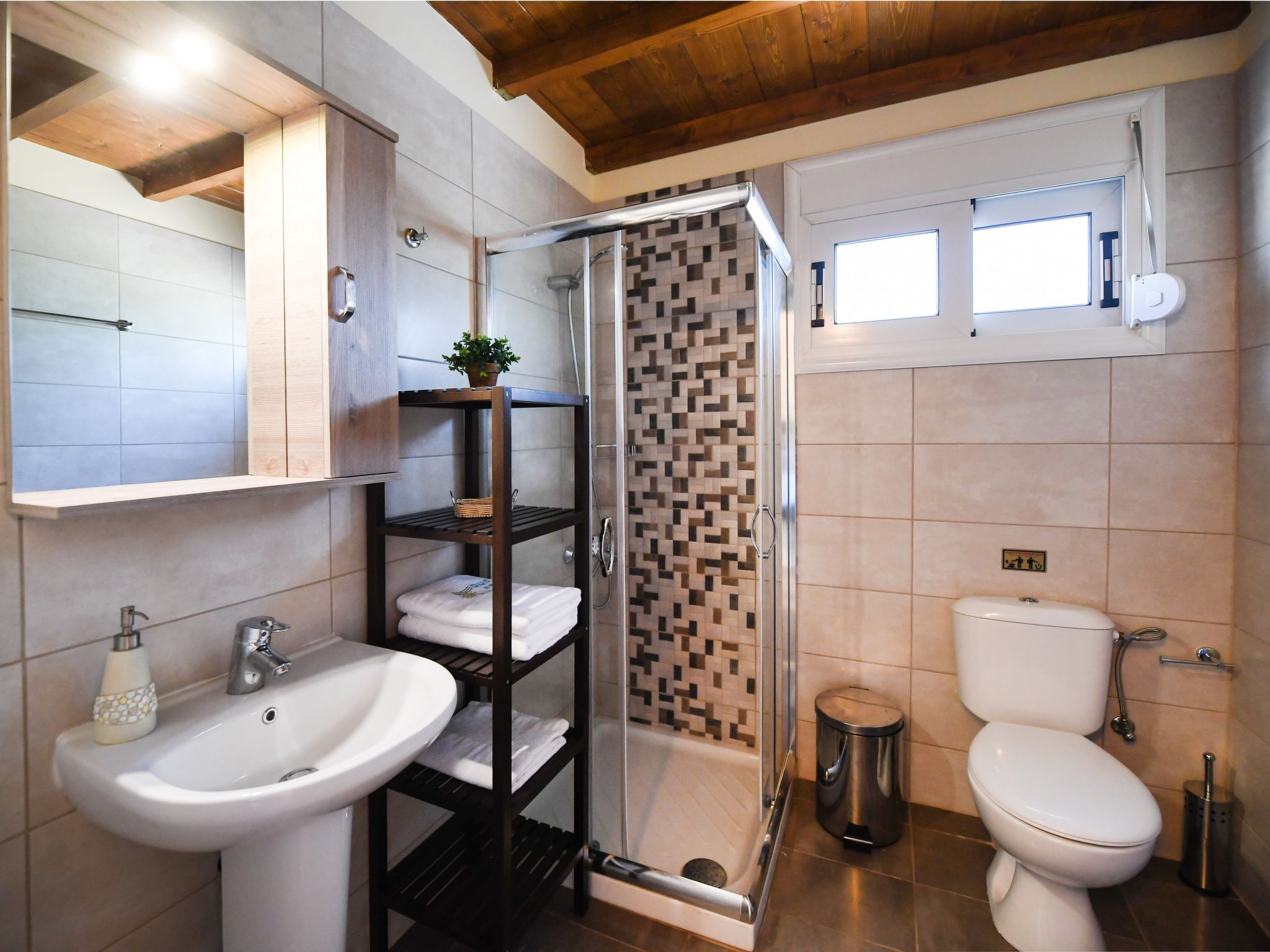 Eine unabhängige, voll ausgestattete Wohnung direkt am Meer.-Image-tags.info