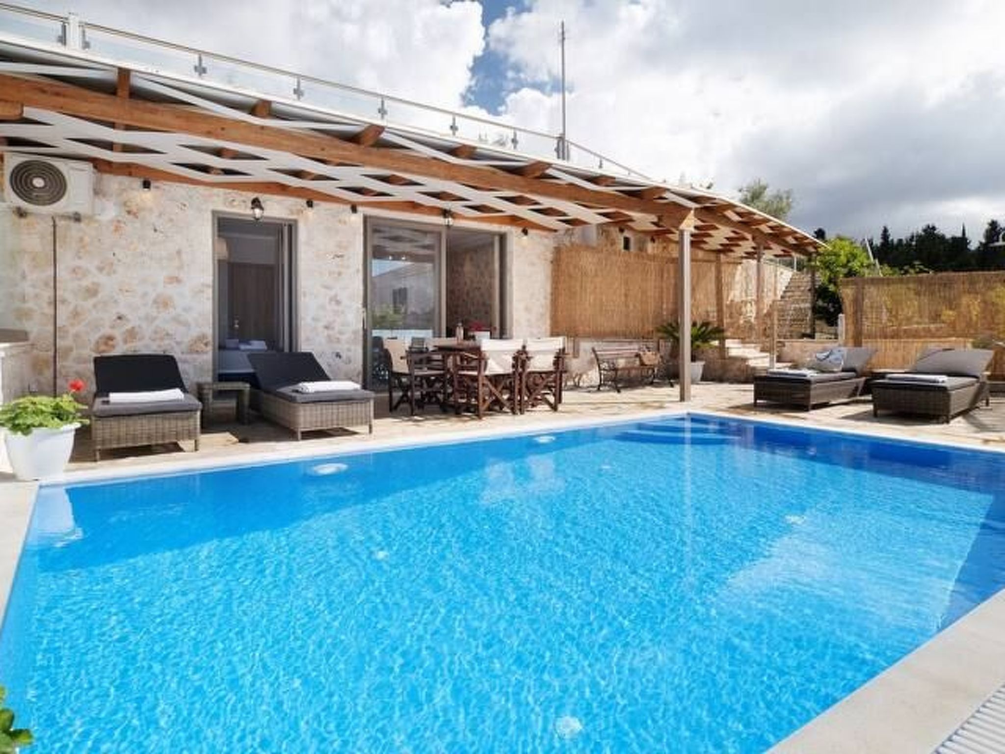 Villa Hrw mit privatem Pool-Image-tags.info