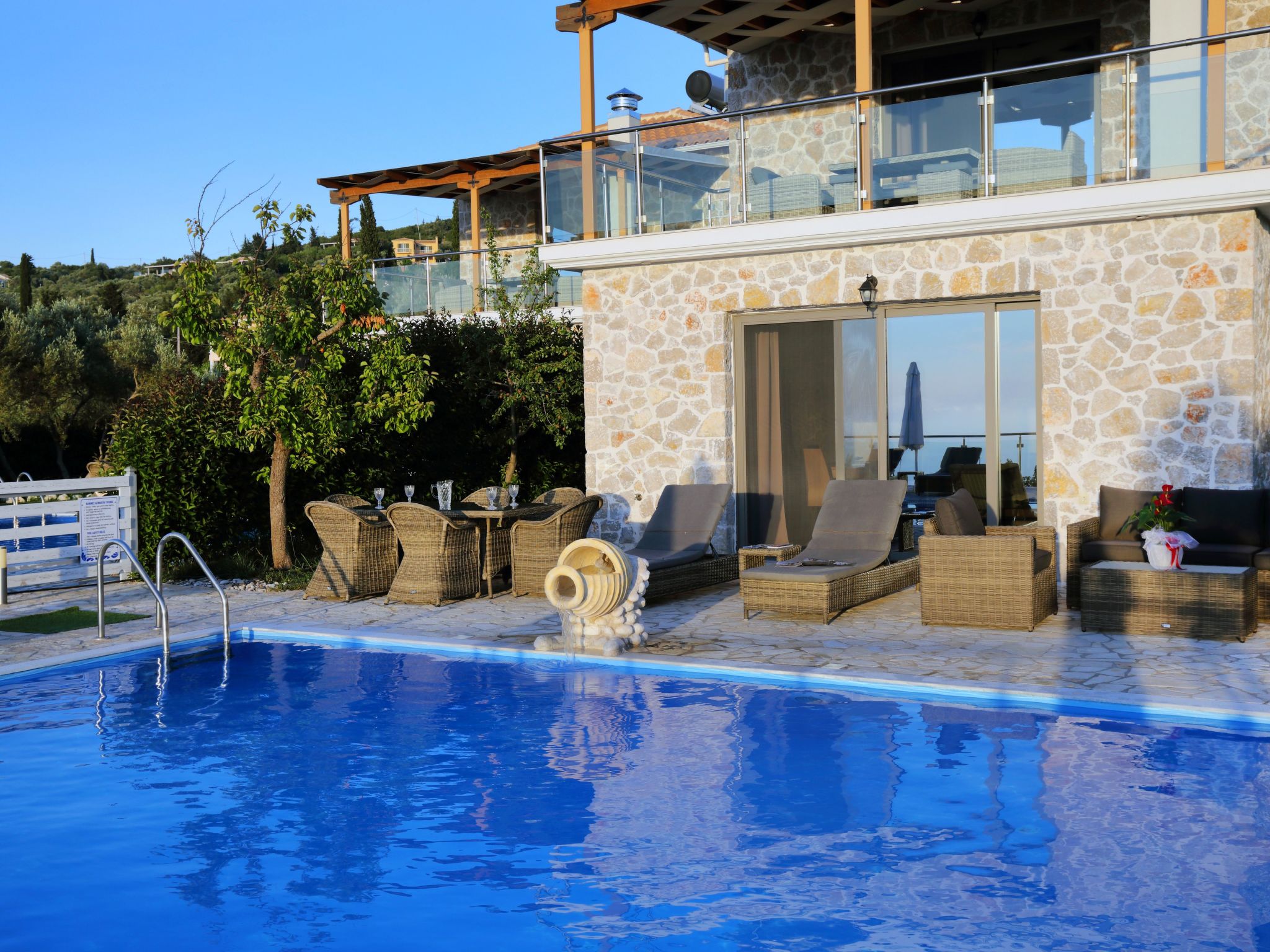 Luxuriöse Steinvilla Emily nahe dem Strand von Mylos-Image-tags.info