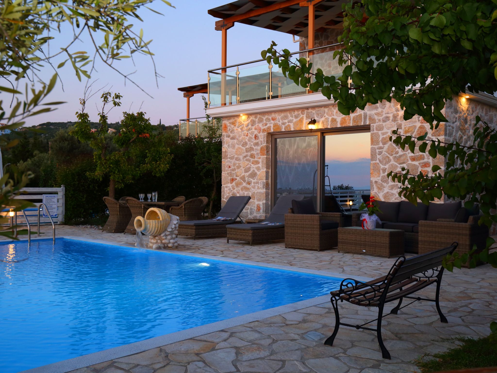 Luxuriöse Steinvilla Emily nahe dem Strand von Mylos-Image-tags.info