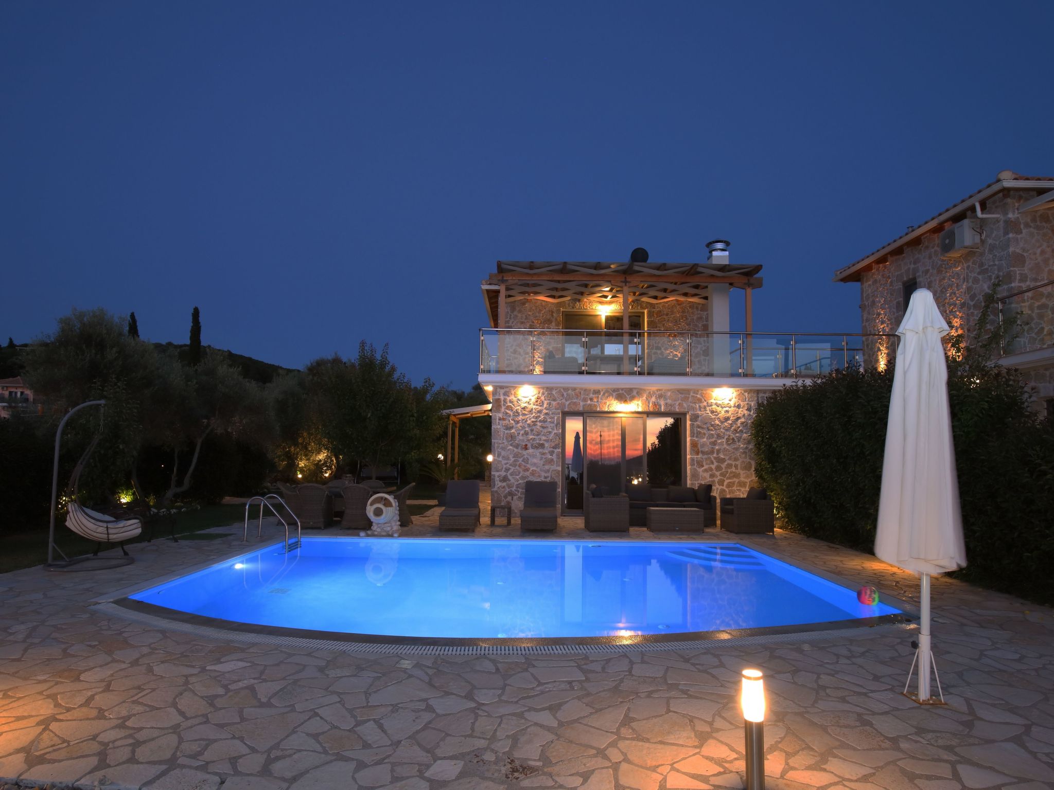 Luxuriöse Steinvilla Emily nahe dem Strand von Mylos-Image-tags.info