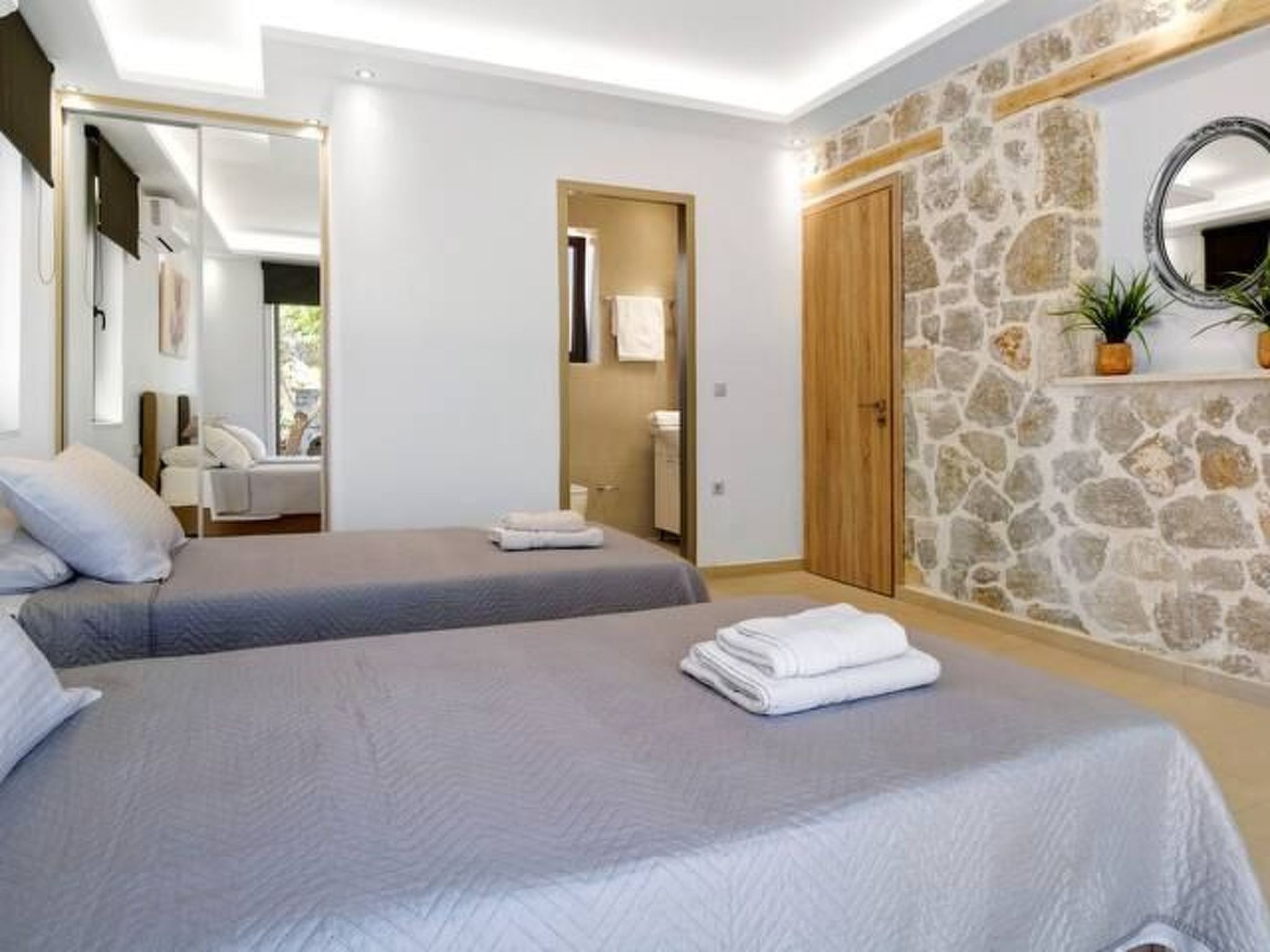 Luxuriöse Steinvilla Emily nahe dem Strand von Mylos-Image-tags.info