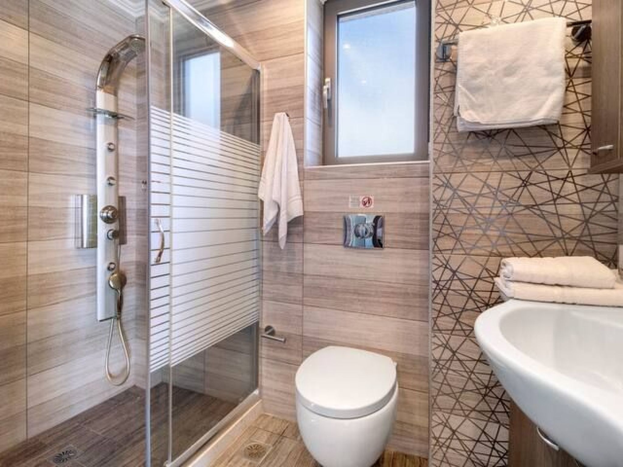 Luxuriöse Steinvilla Emily nahe dem Strand von Mylos-Image-tags.info