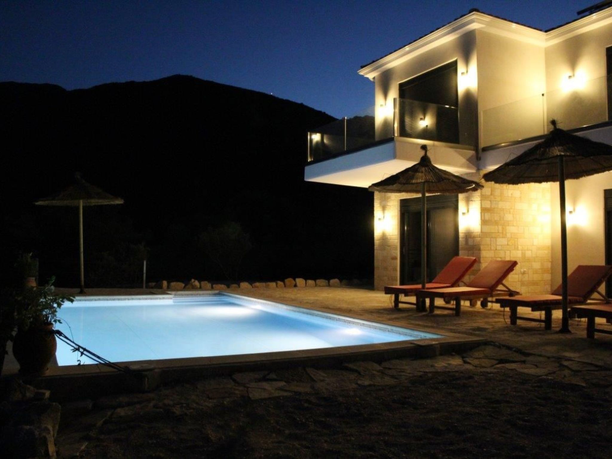 Ferienvilla "Maura" mit Infinity-Pool-Image-tags.info