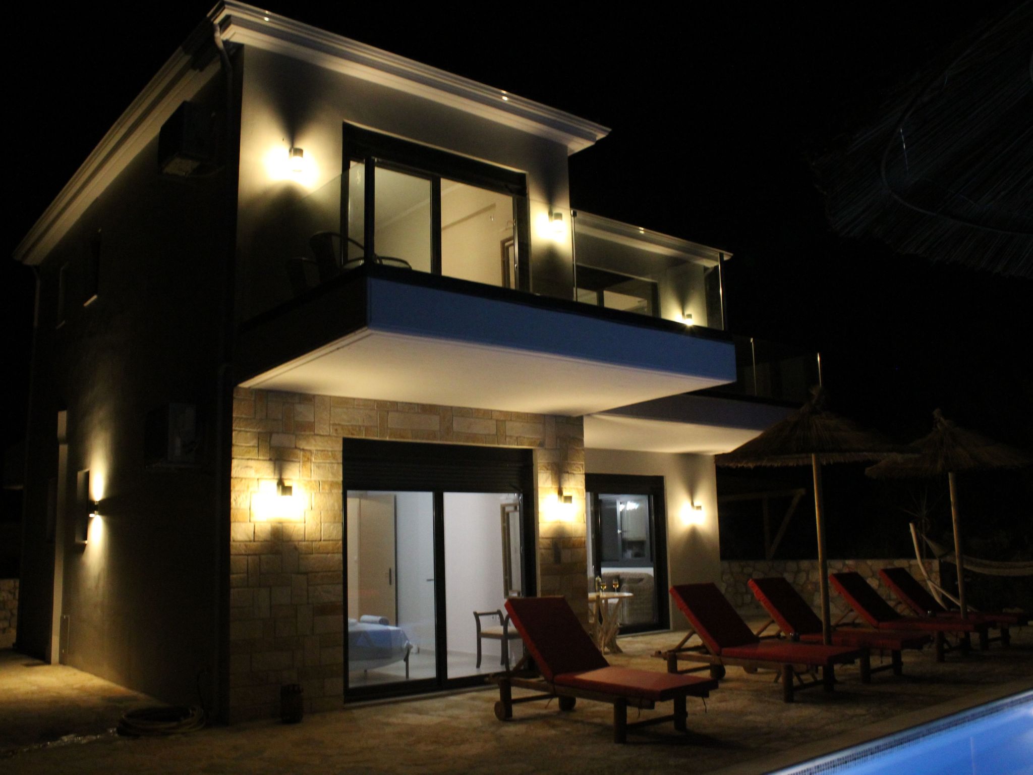 Ferienvilla "Maura" mit Infinity-Pool-Buiten