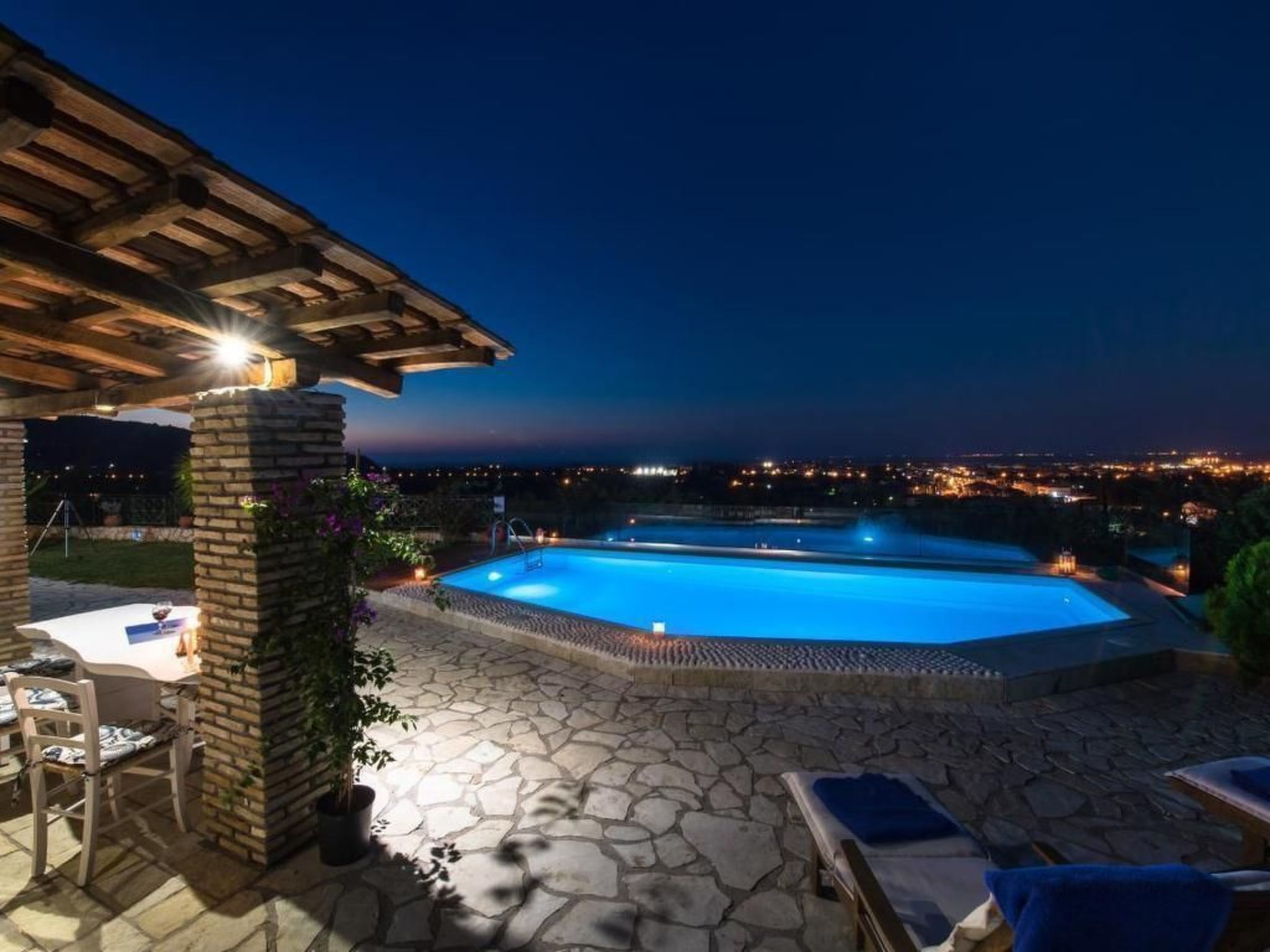 "Alea Resort" mit eigenem Pool-Binnen