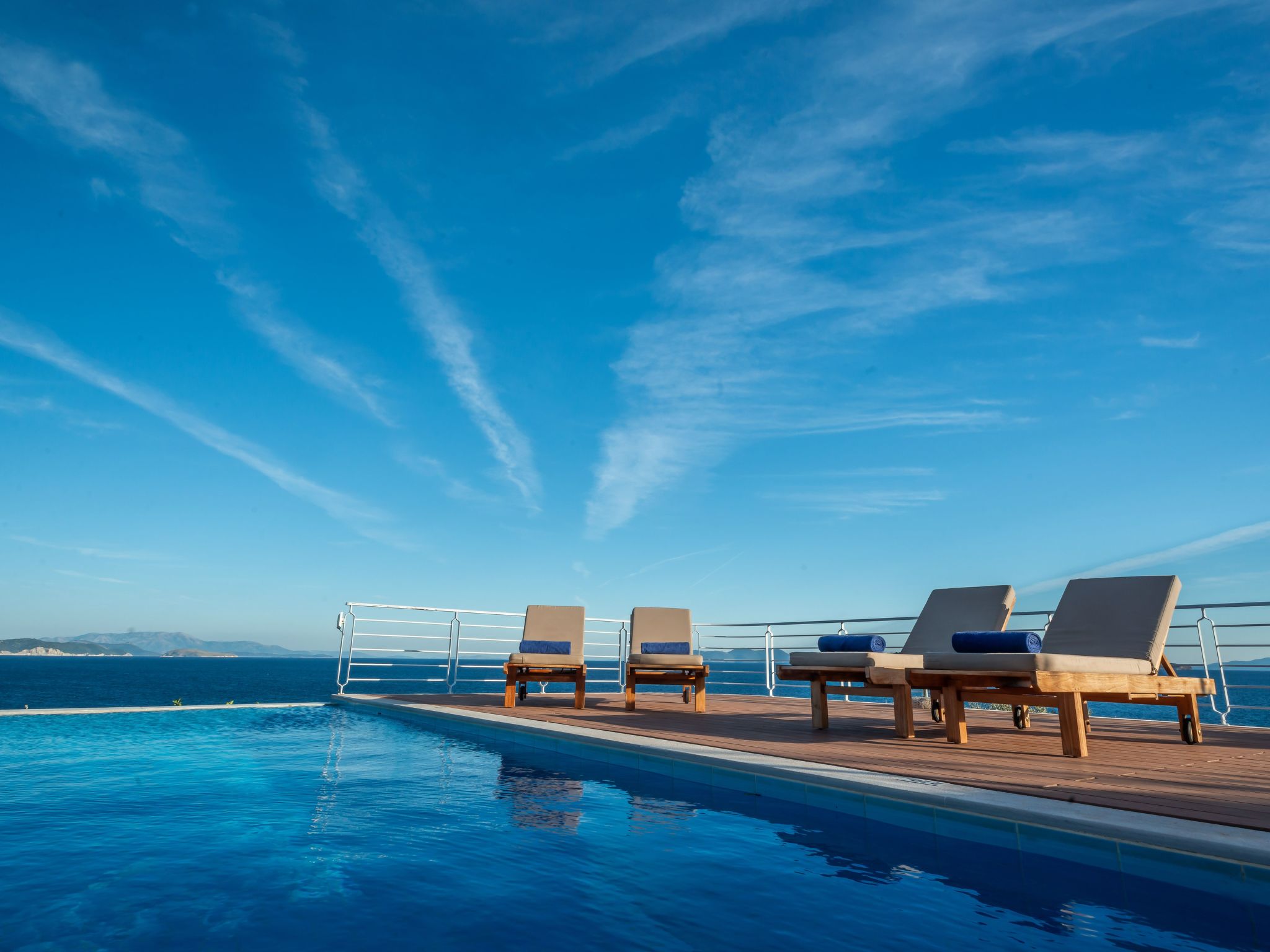 Karavi Villa mit privatem Zugang zum Meer-Buiten