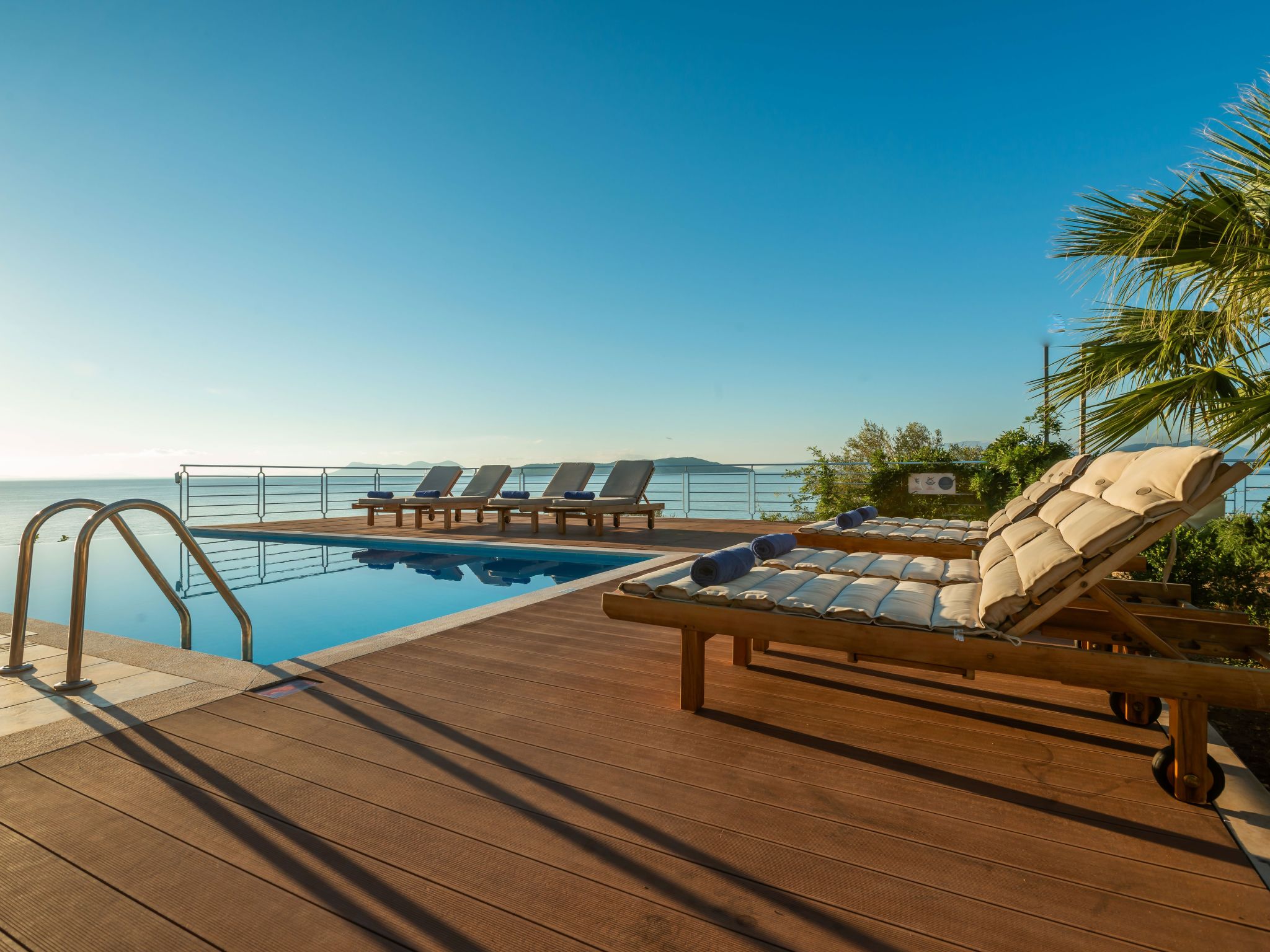 Karavi Villa mit privatem Zugang zum Meer-Buiten