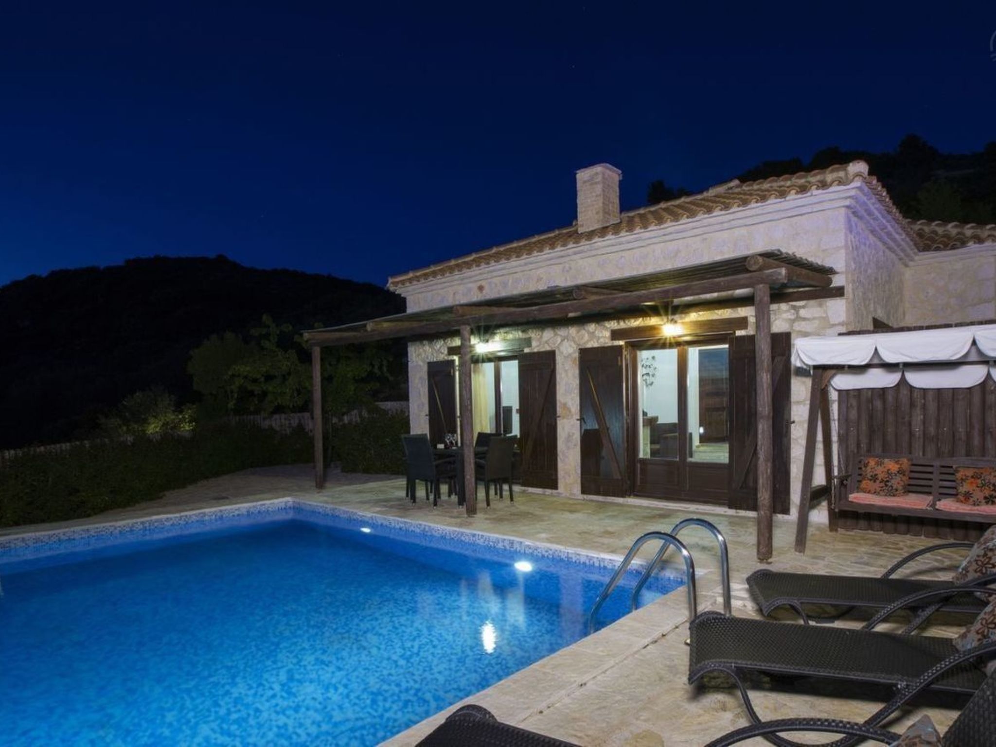 in Apollonii mit privatem Pool