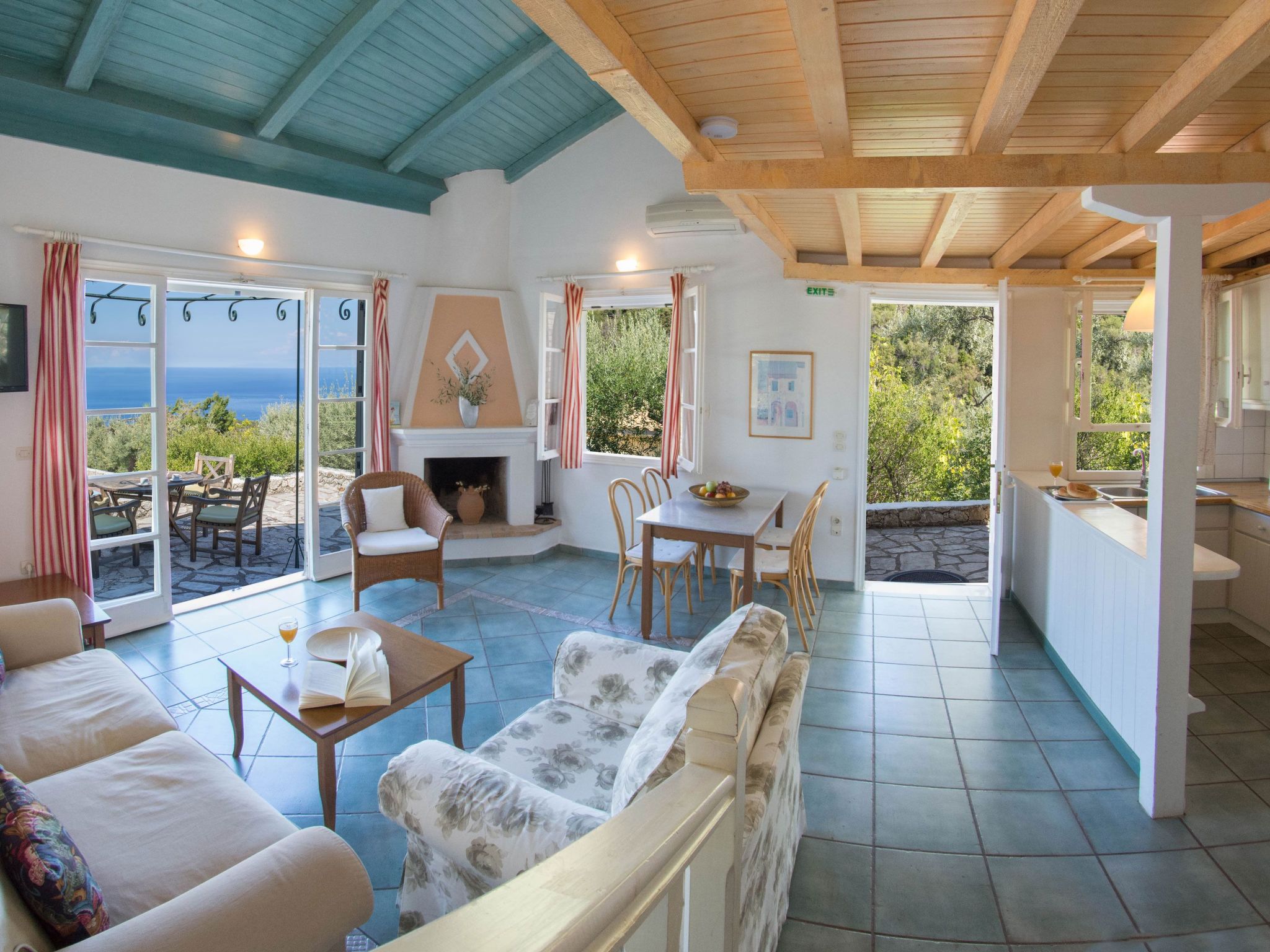 Villa Kiparissi-Binnen