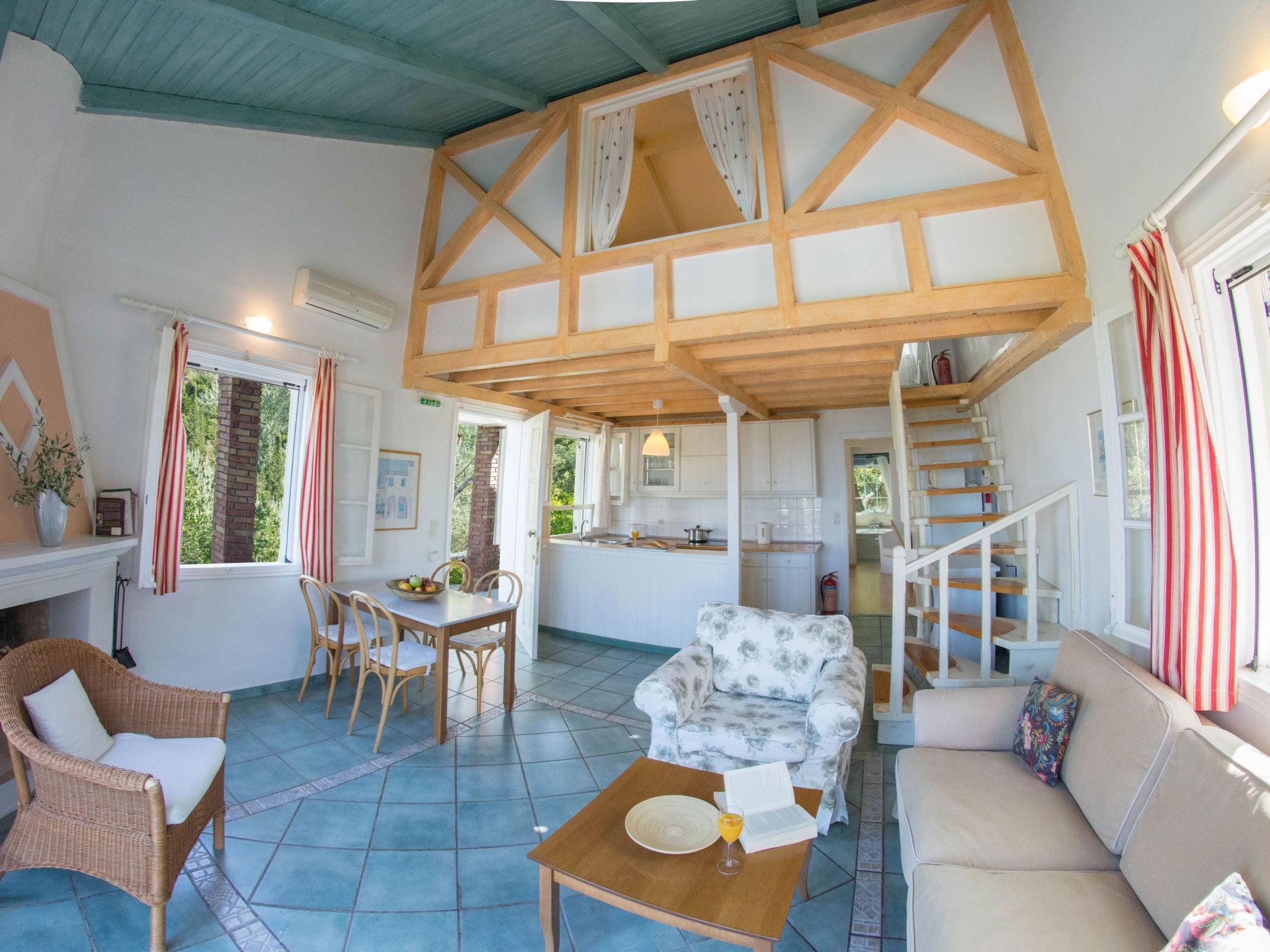 Villa Kiparissi-Binnen