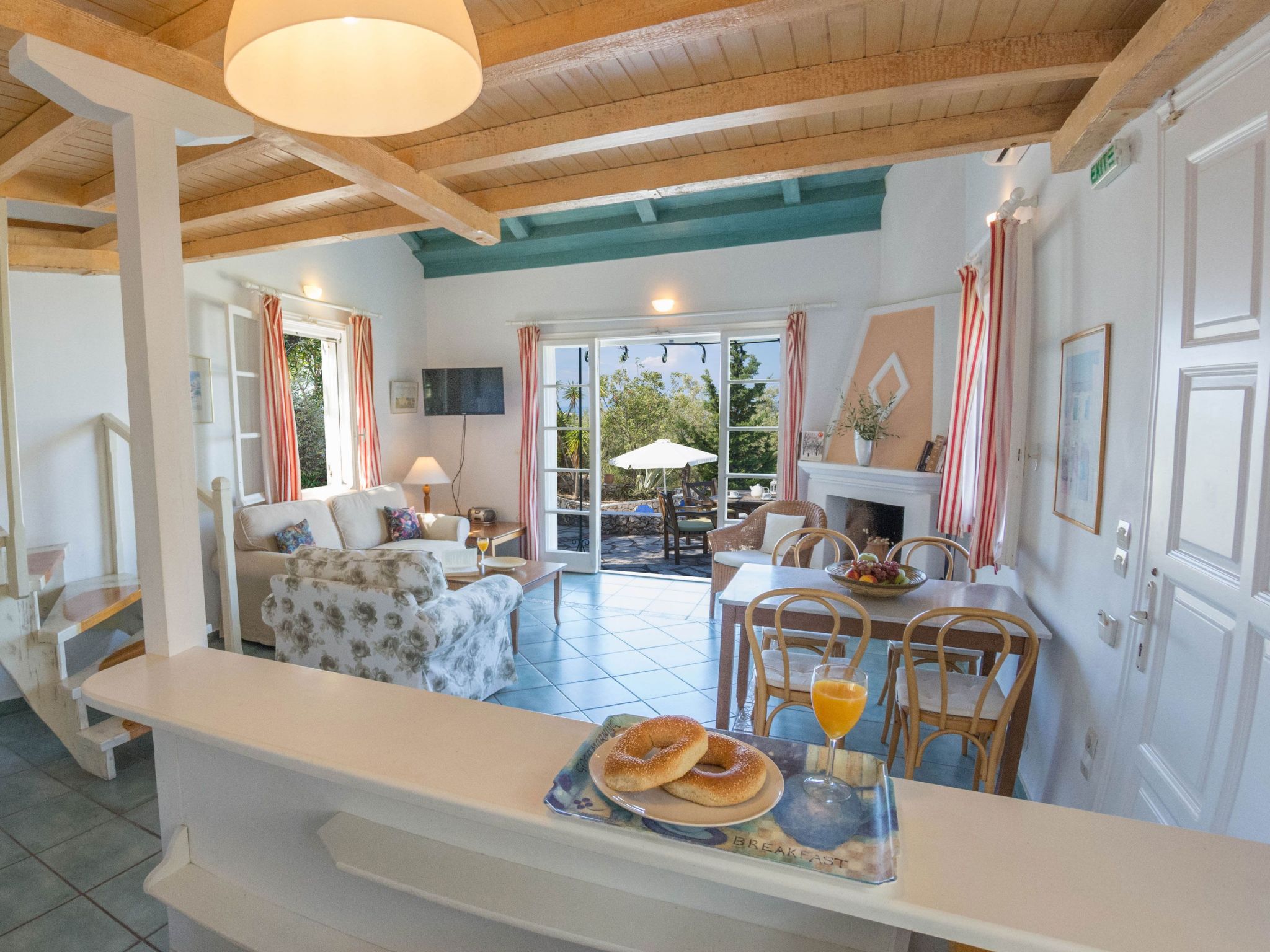 Villa Kiparissi-Binnen