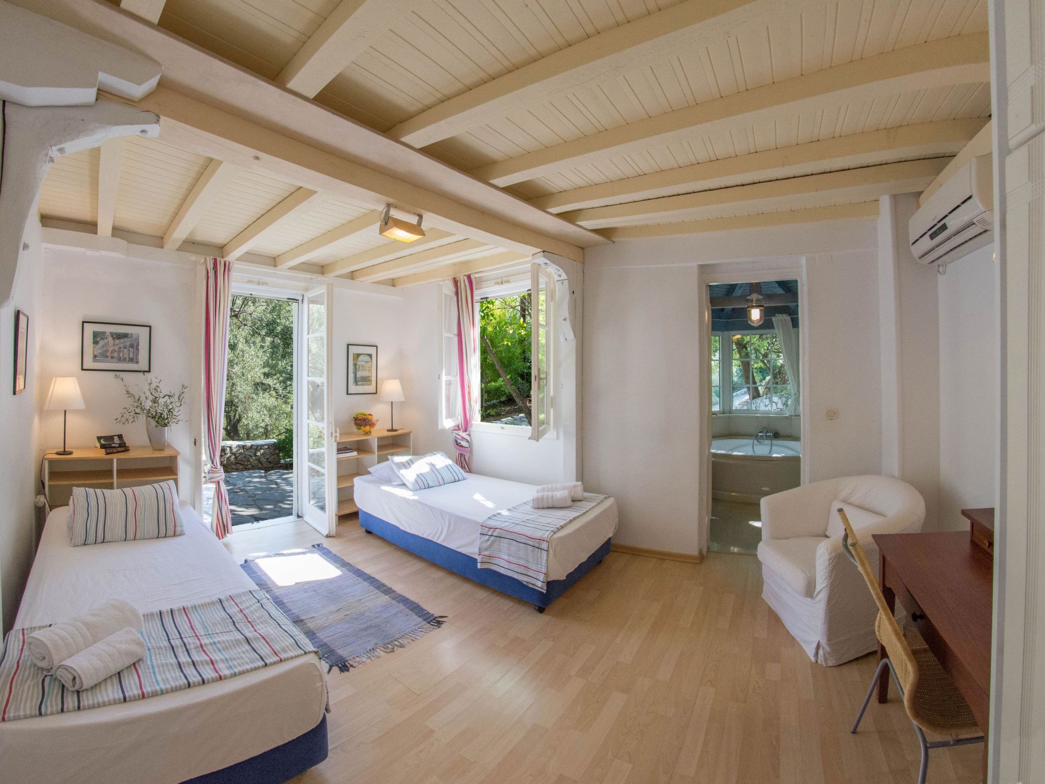 Villa Kiparissi-Binnen