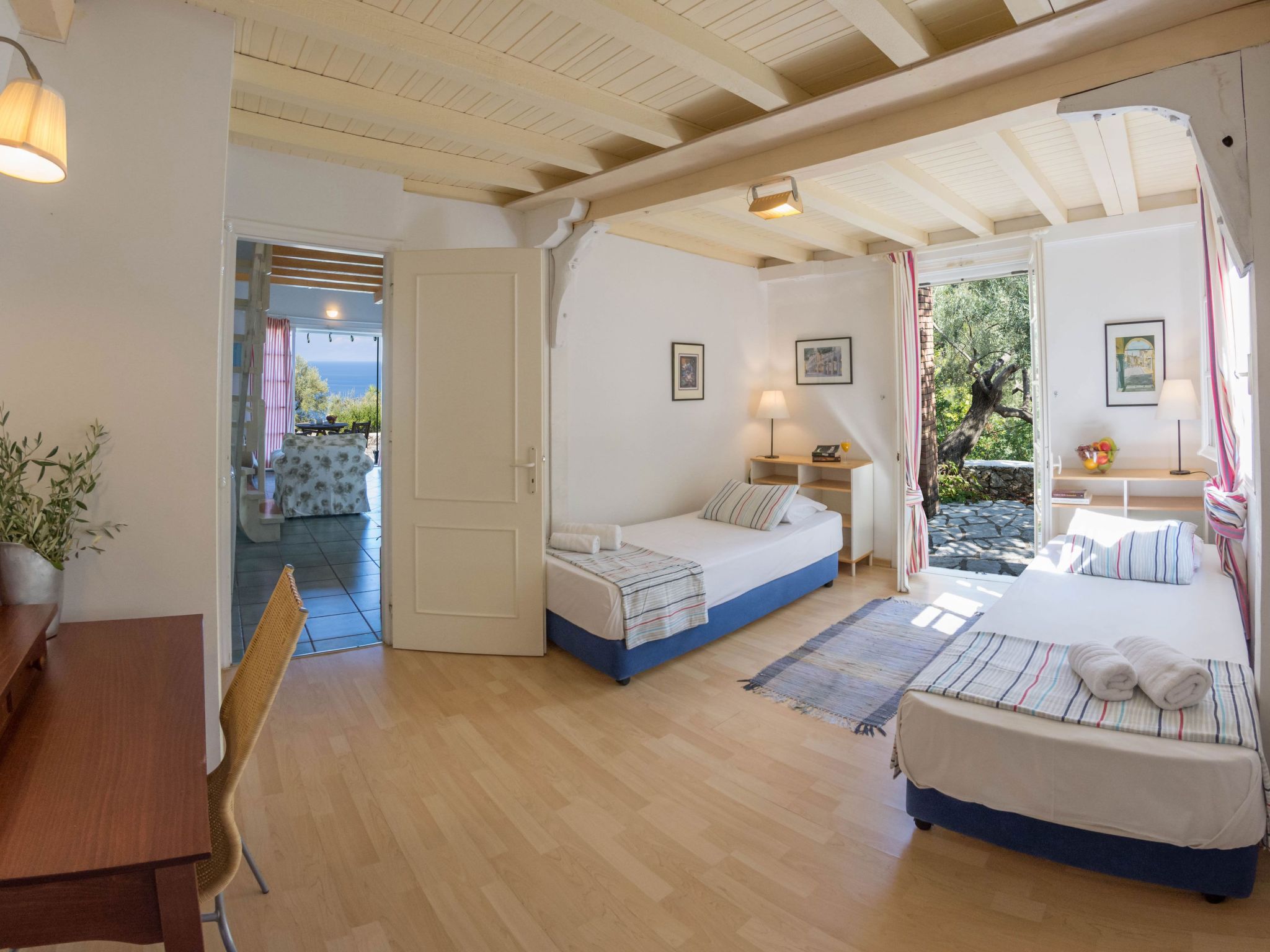 Villa Kiparissi-Binnen