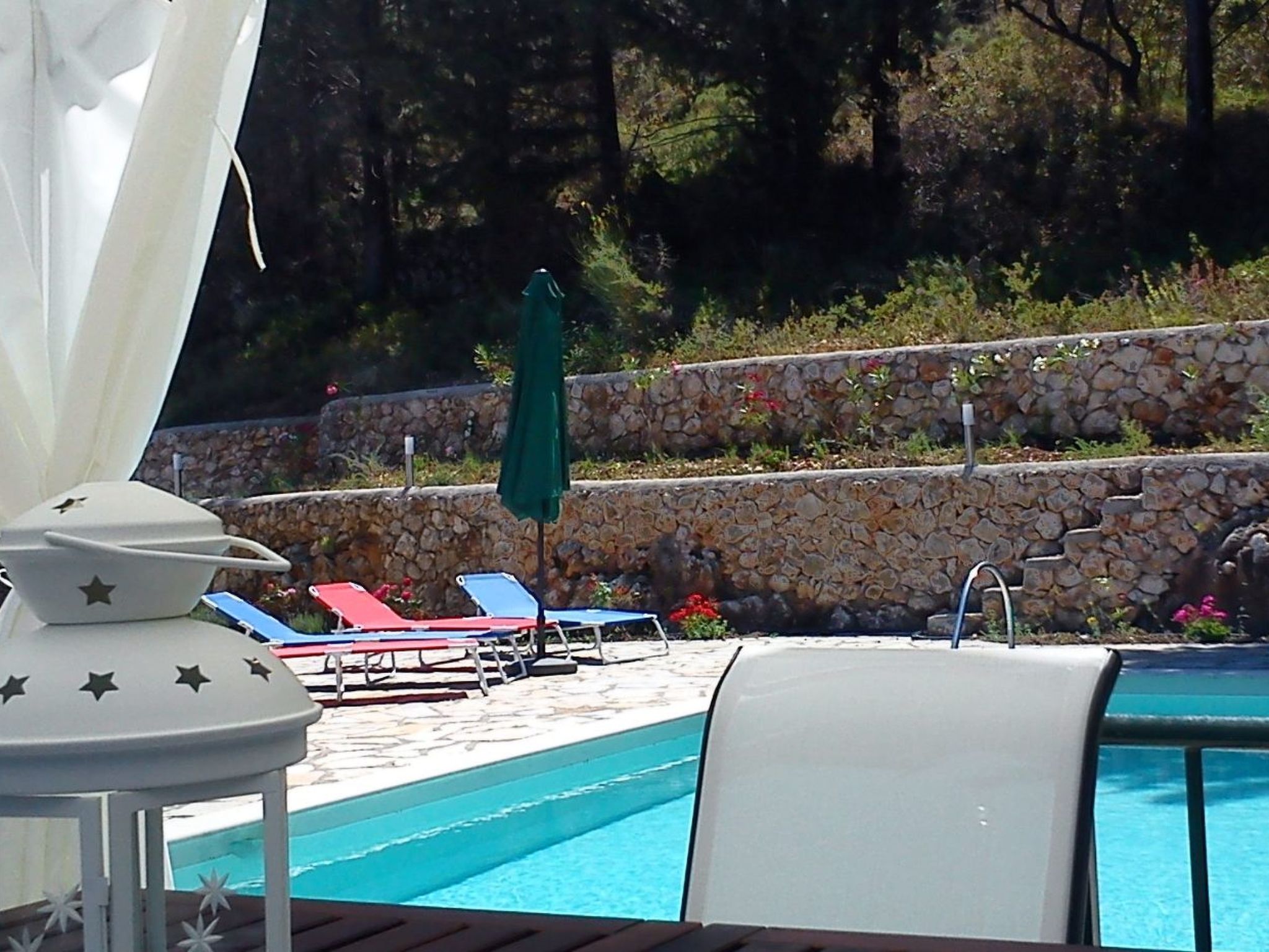 Villa mit Pool und majestätischem Meerblick-Binnen