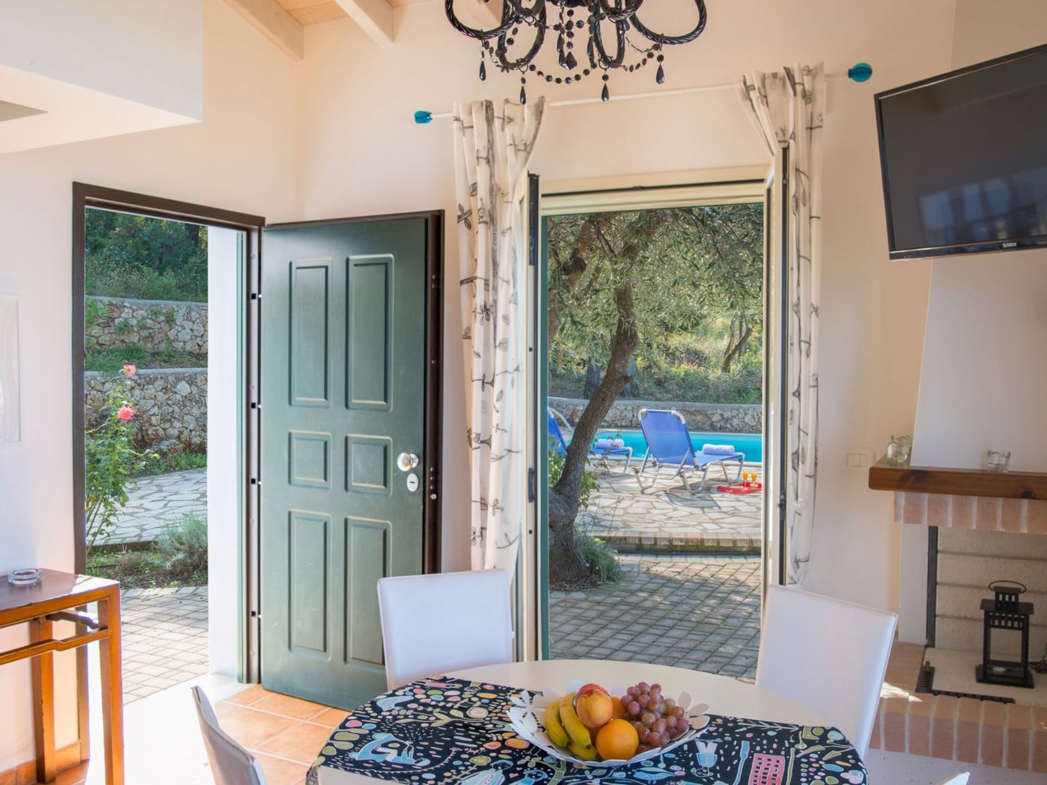 Villa mit Pool und majestätischem Meerblick-Binnen