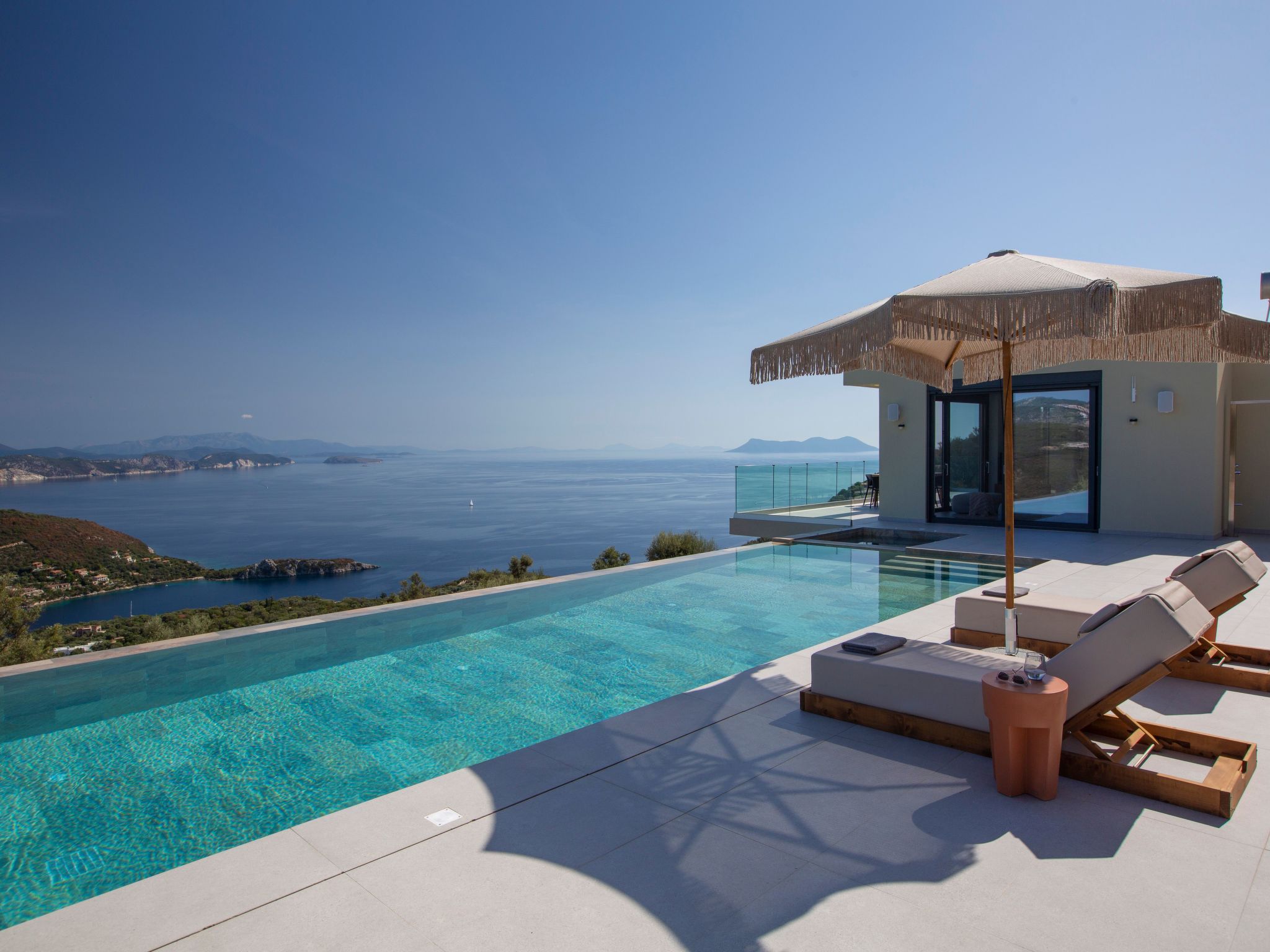 Ferienvilla 'Yoni Villa' mit Infinity Pool