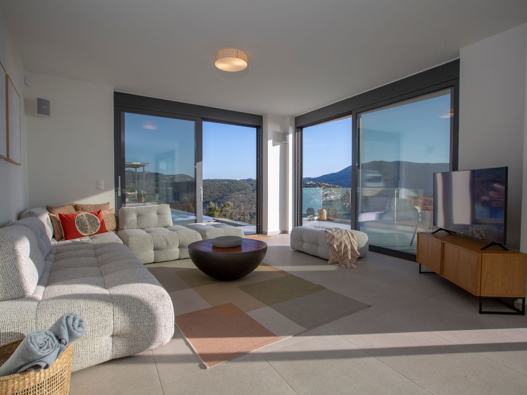 Ferienvilla "Yoni Villa" mit Infinity Pool-Binnen