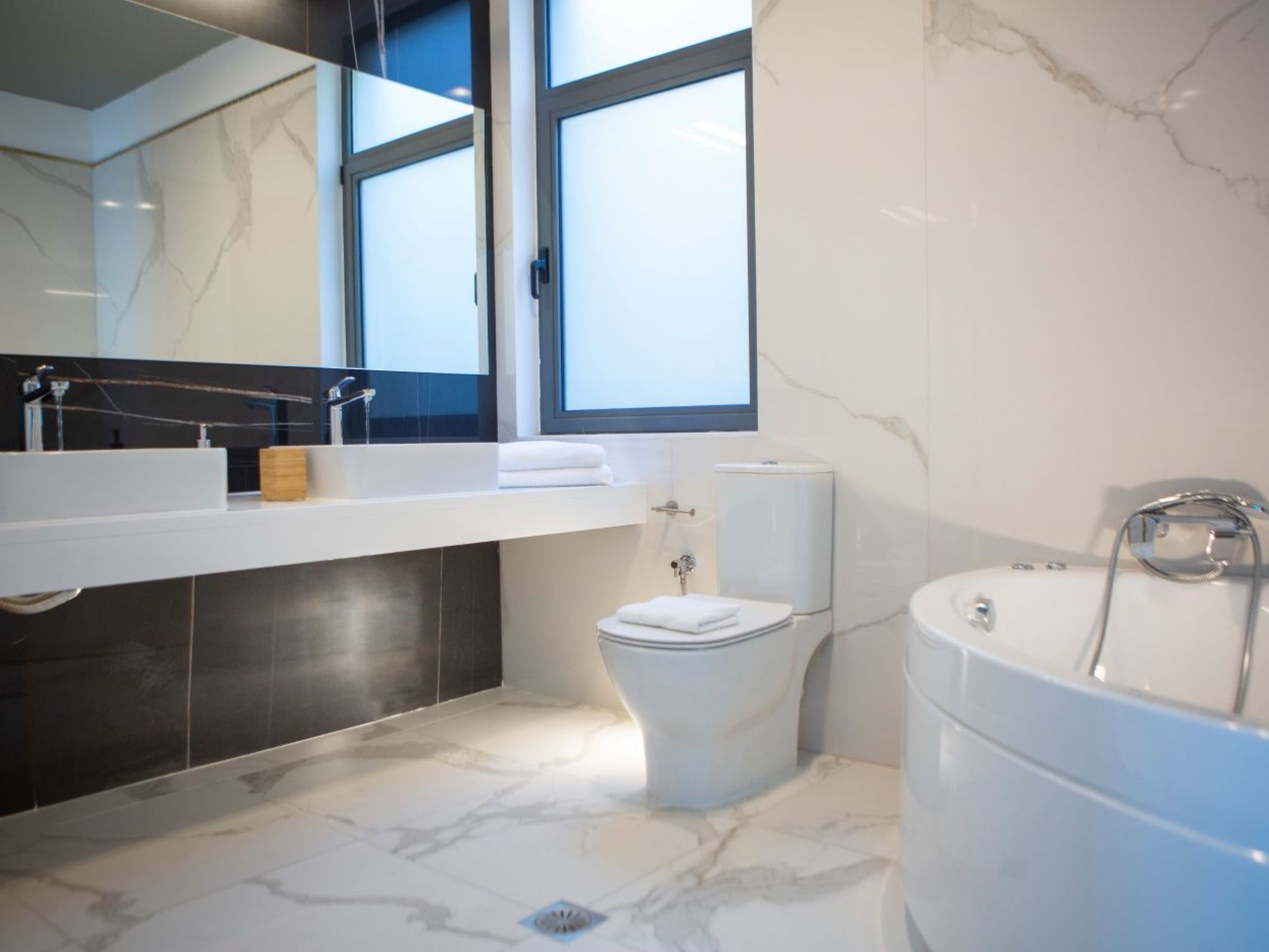 Milos Bay Villas- Brandneue moderne Villa mit spektakulärem Blick auf den Stran-Binnen