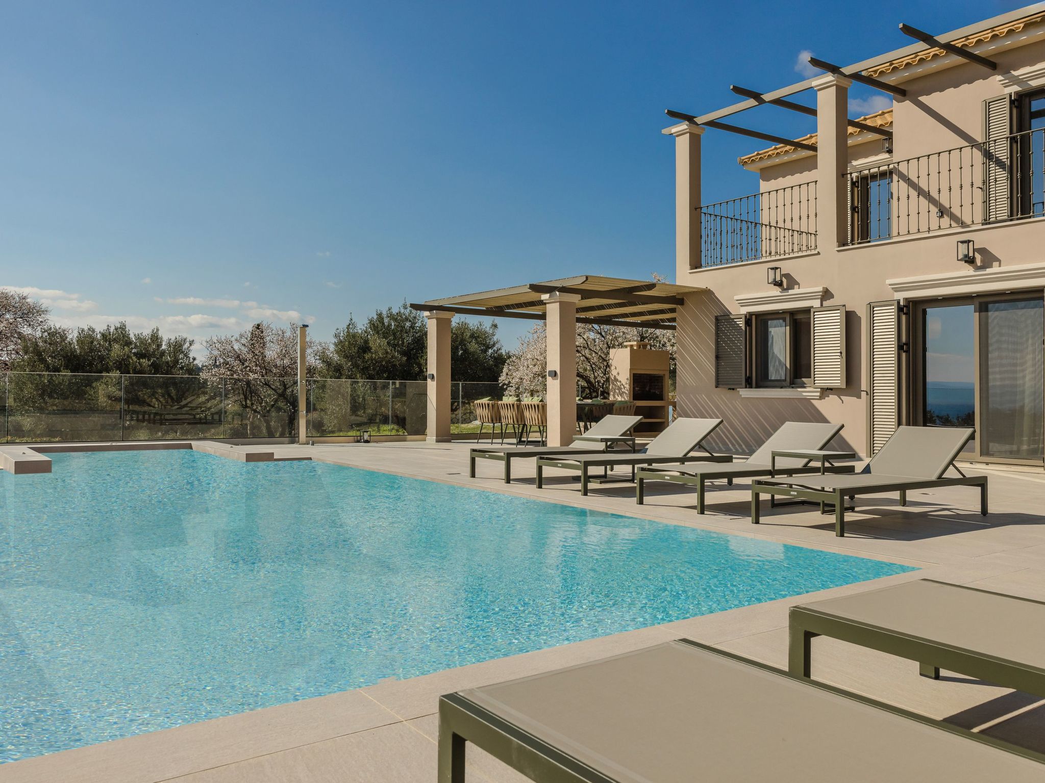 Villa Oro von Agathera-Dehors