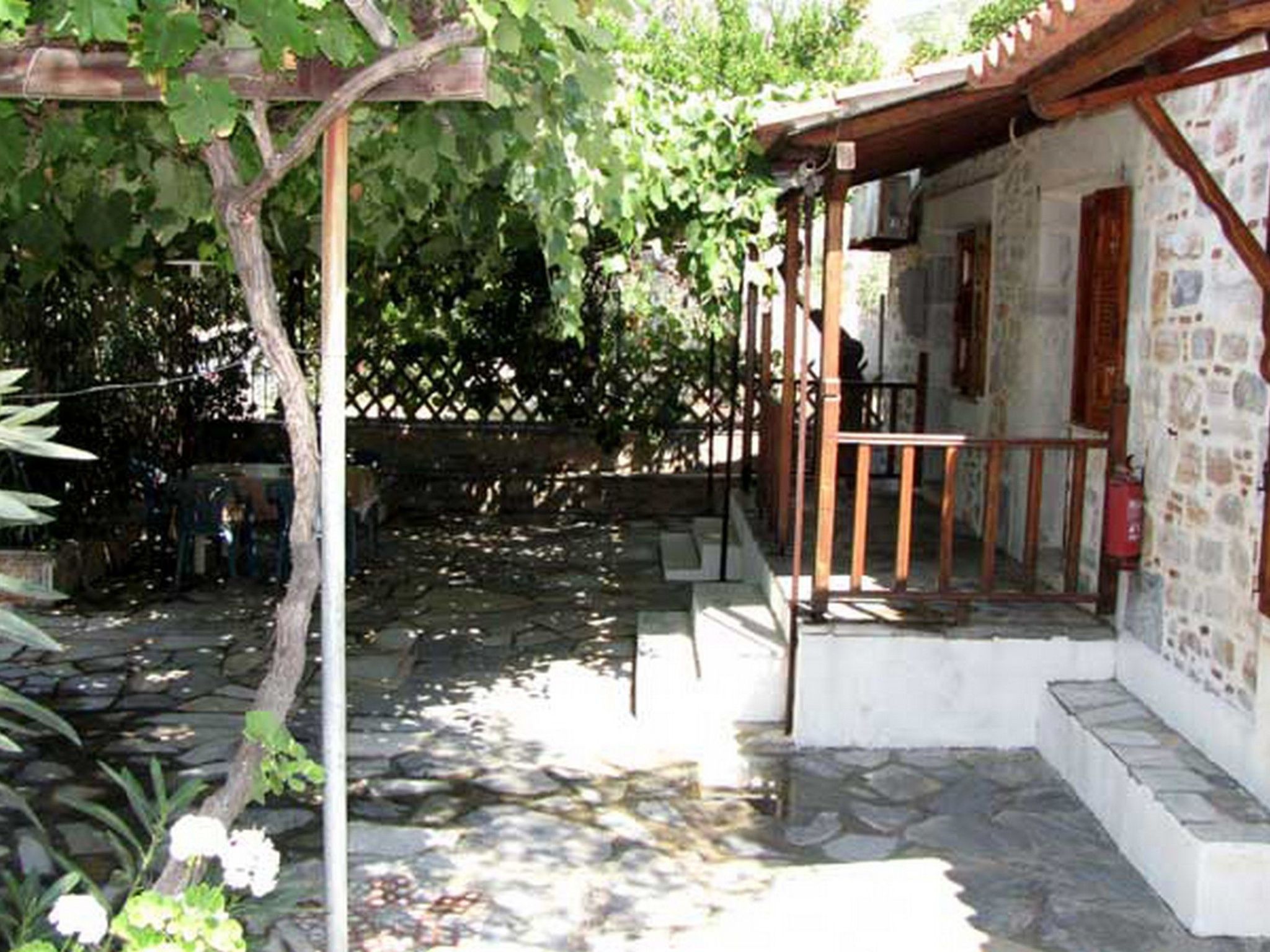 Niki Studios 2 — view 1 of 28