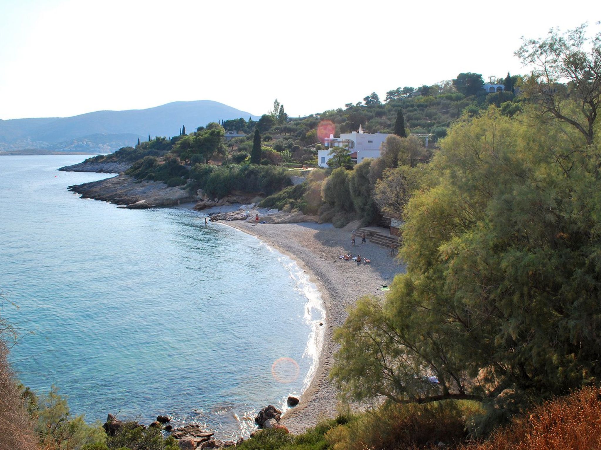 Vollständig umschlossene und großzügig angelegte dreistöckige Ferienvilla mit f-Dehors