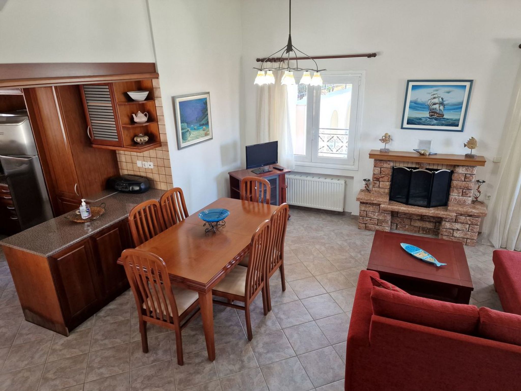 Vollständig umschlossene und großzügig angelegte dreistöckige Ferienvilla mit f-Image-tags.info