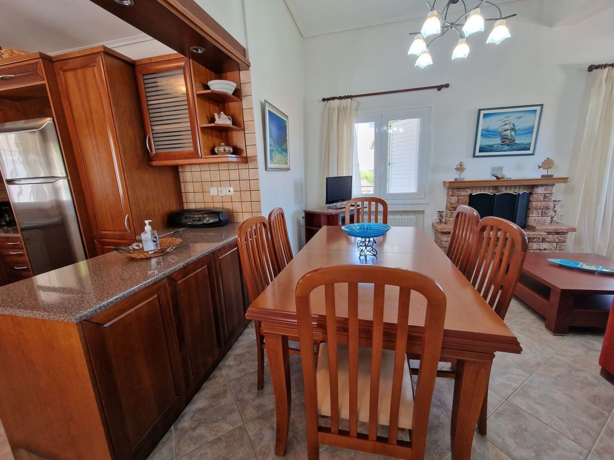 Vollständig umschlossene und großzügig angelegte dreistöckige Ferienvilla mit f-Image-tags.info