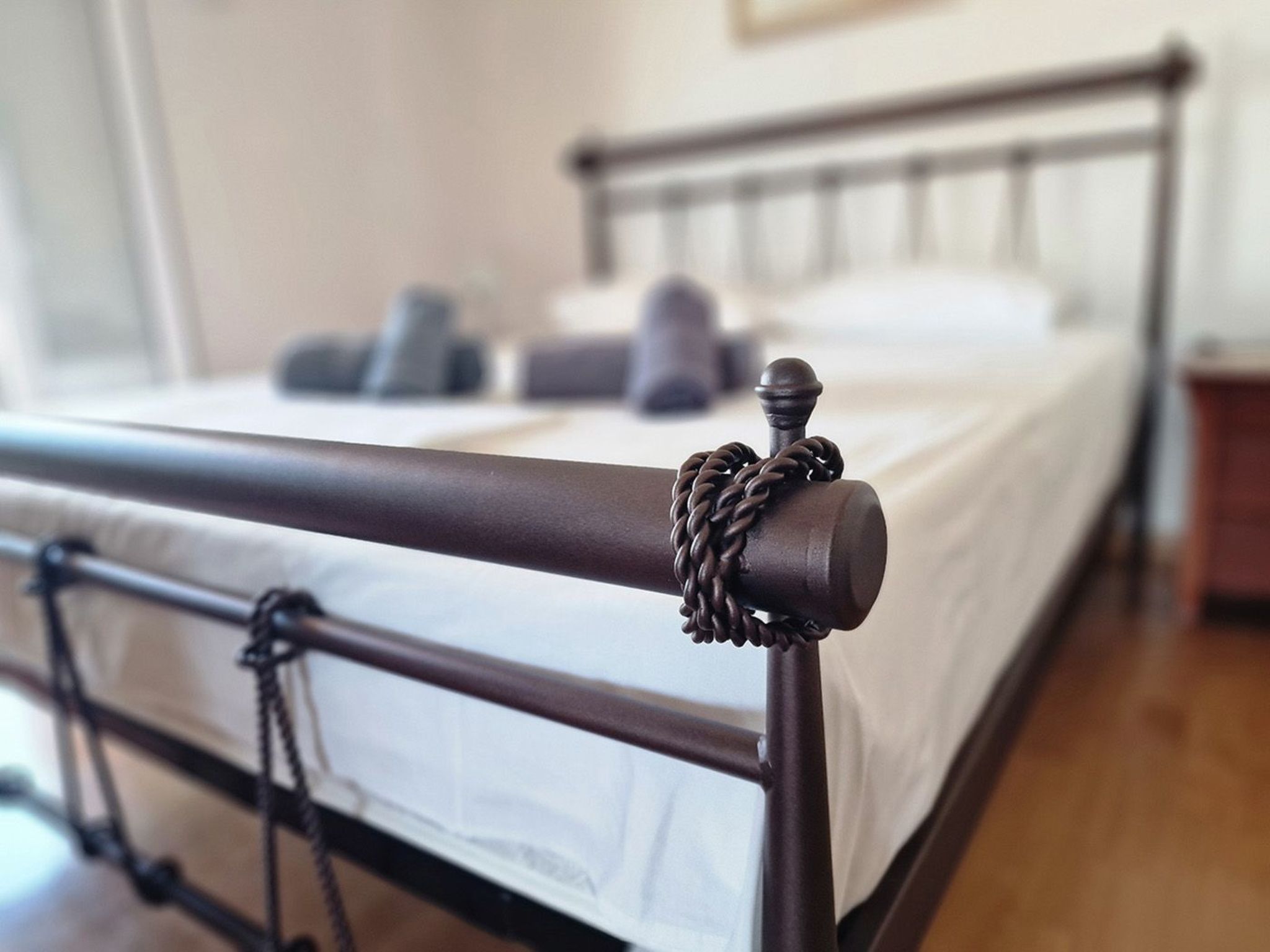 Vollständig umschlossene und großzügig angelegte dreistöckige Ferienvilla mit f-Dedans