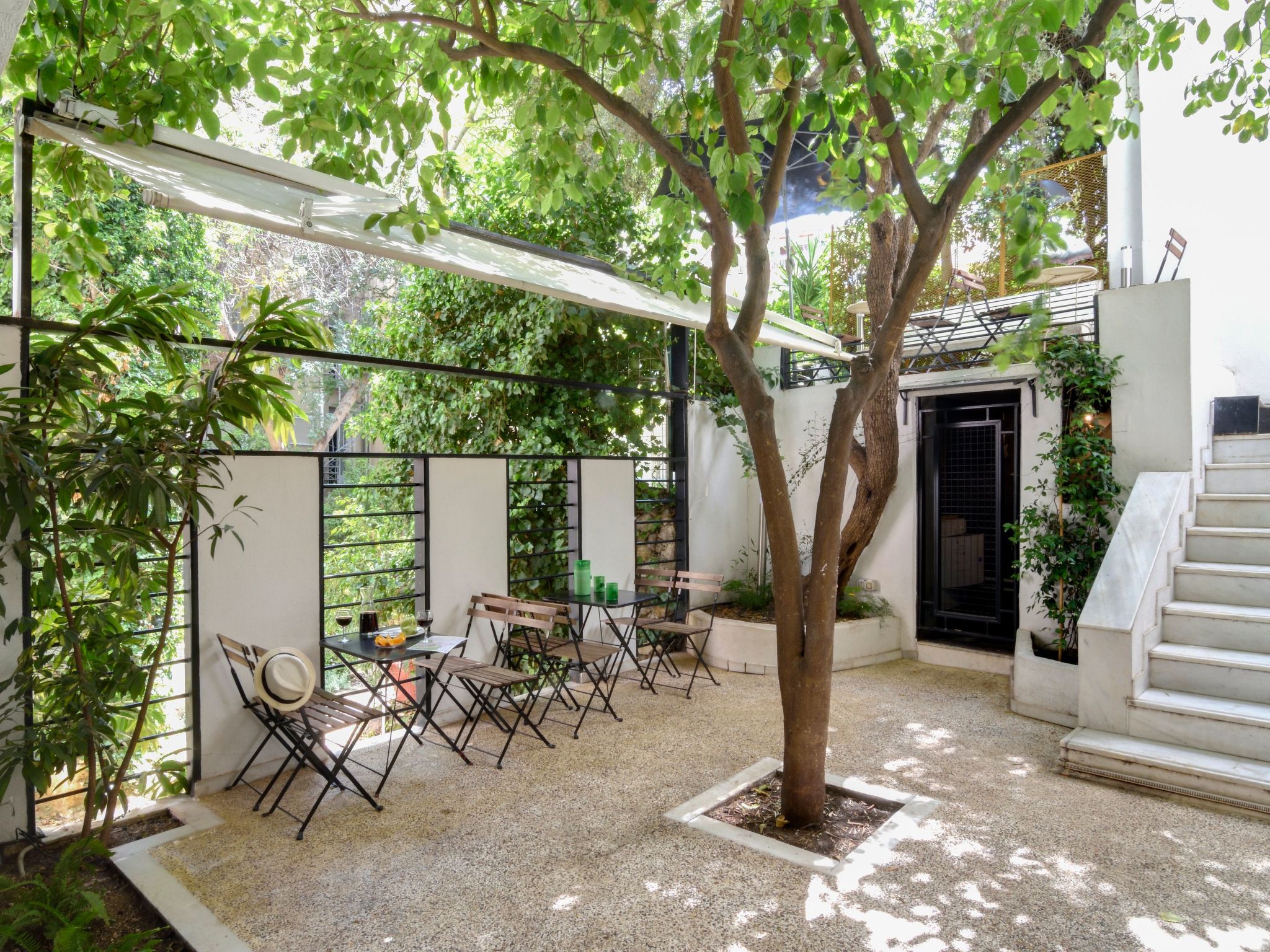 "Olive Tree" mit Balkon-Outside