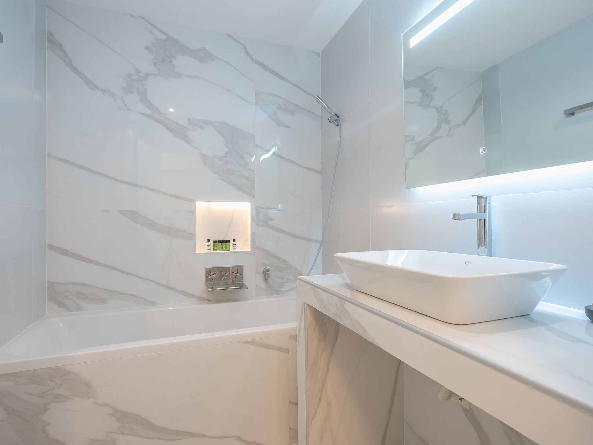 Stilvolle 2 Schlafzimmer, nur wenige Schritte von Fokionos Negri-Binnen