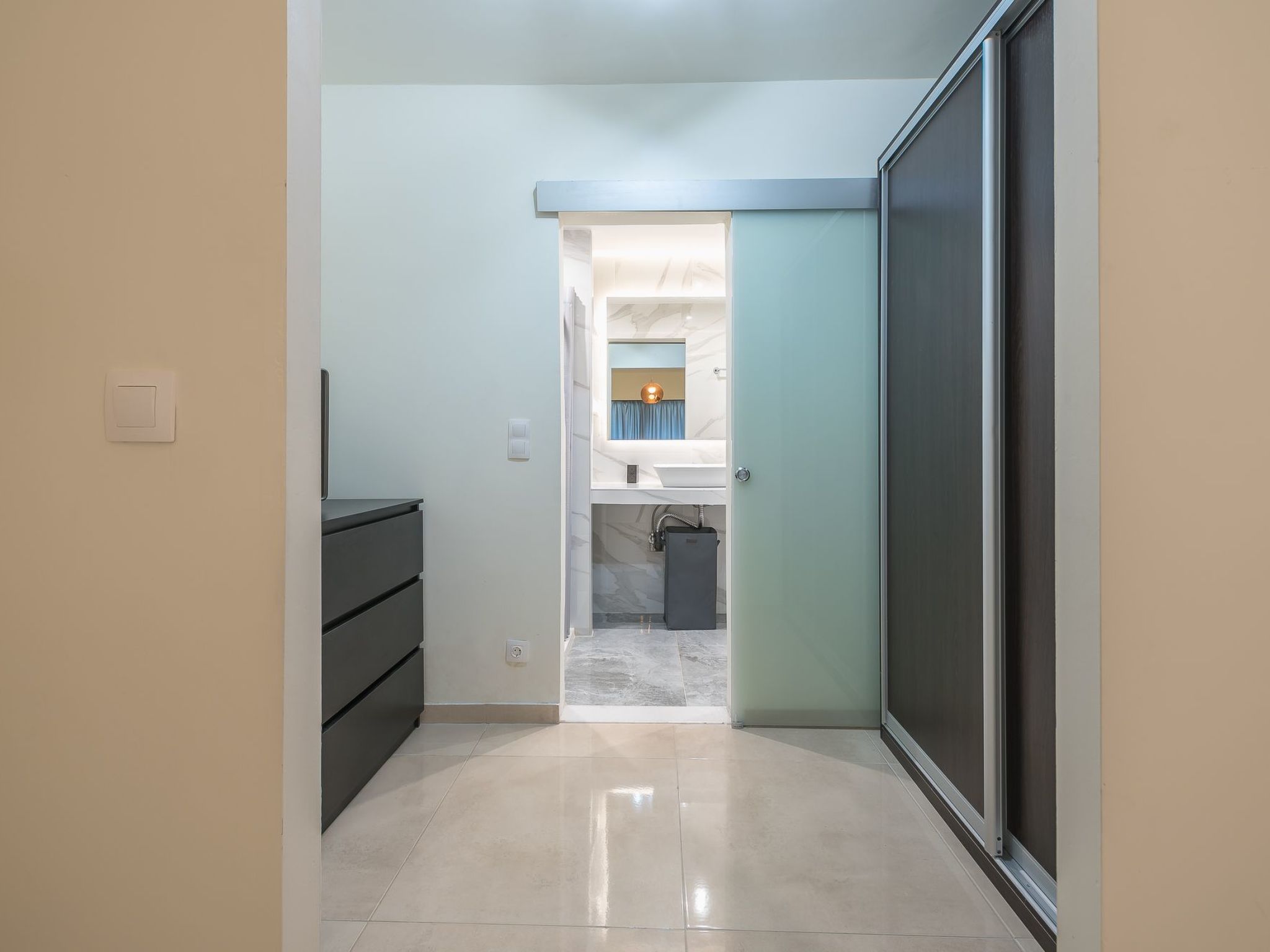 Stilvolle 2 Schlafzimmer, nur wenige Schritte von Fokionos Negri-Binnen