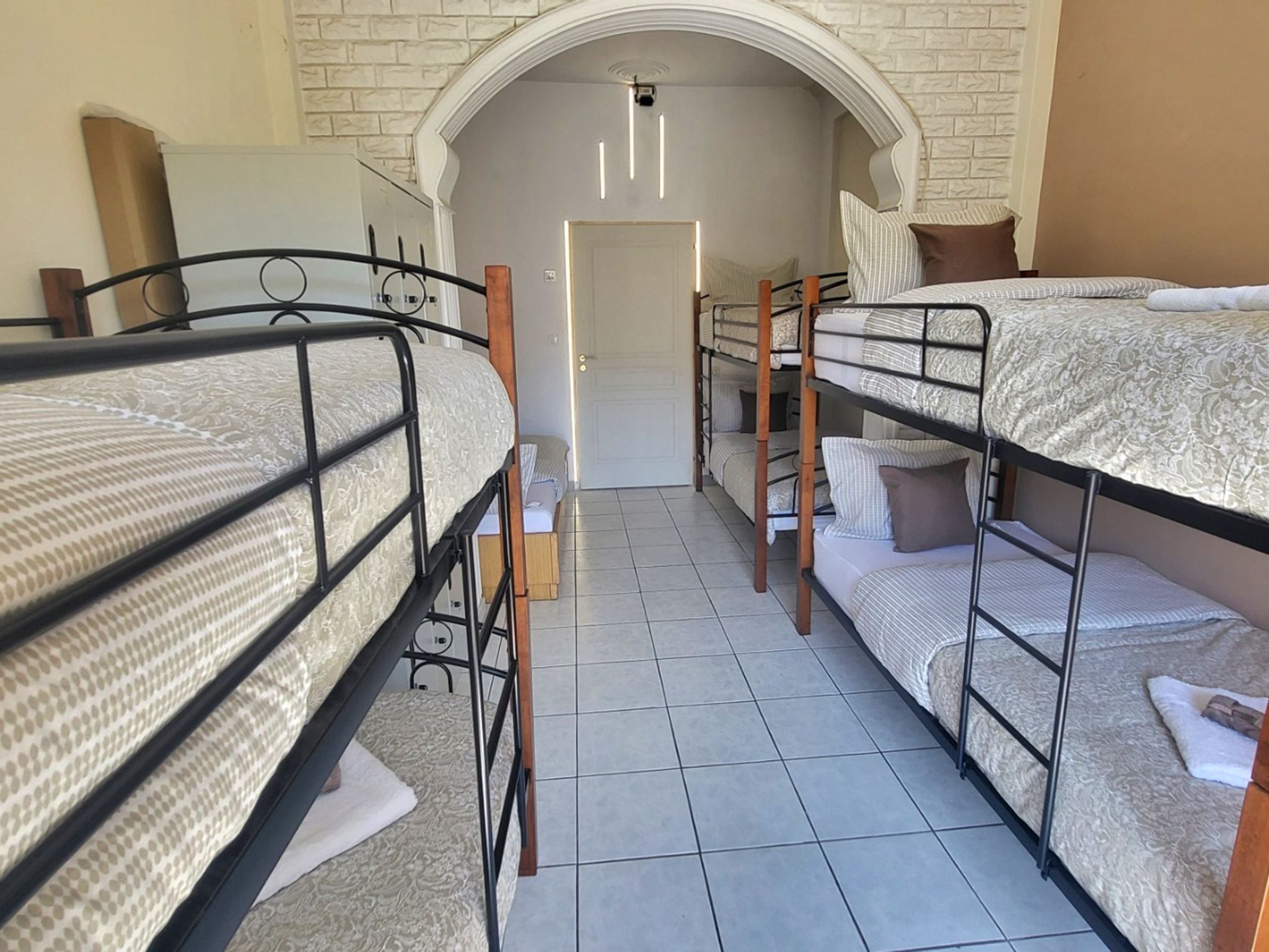 Ruim 4-kamerappartement met terras op 500m van Athene centrum - foto 4