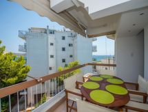 Luxe appartement Varkiza: Zee op 90m, centrum op loopafstand - thumbnail 1