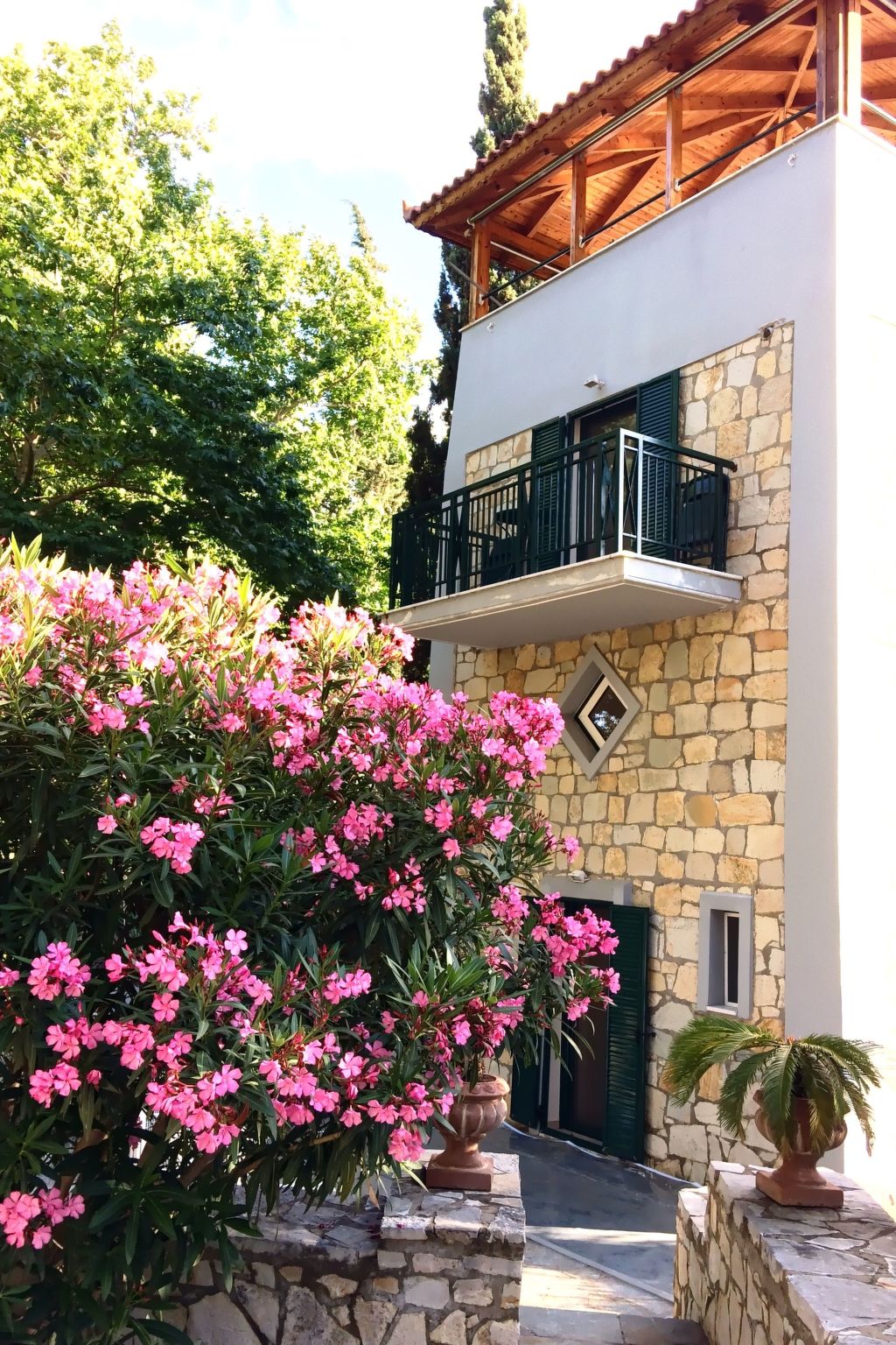 In Paralia Sergoulas mit Kleinem Balkon