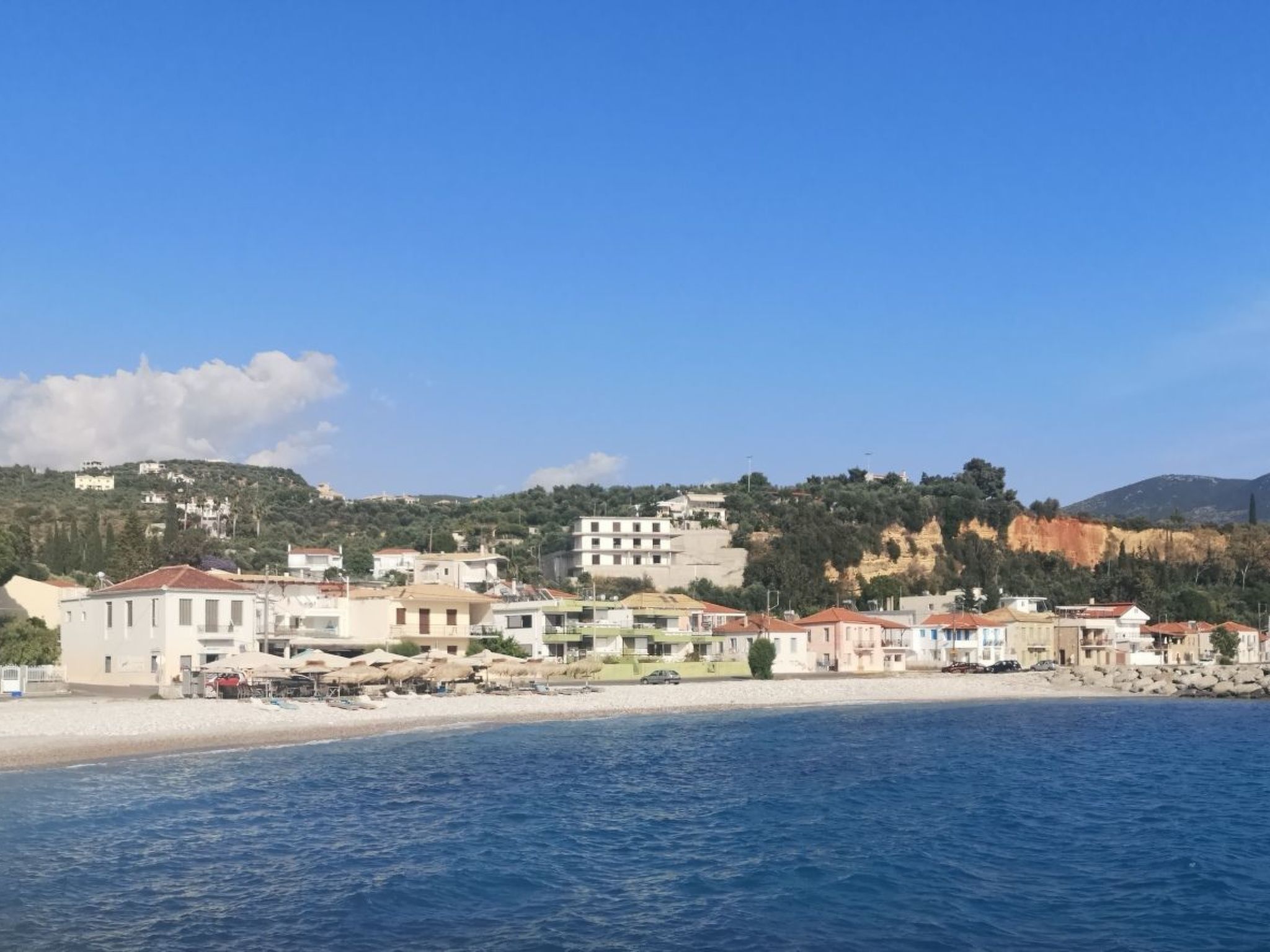 mit Blick auf das Wasser