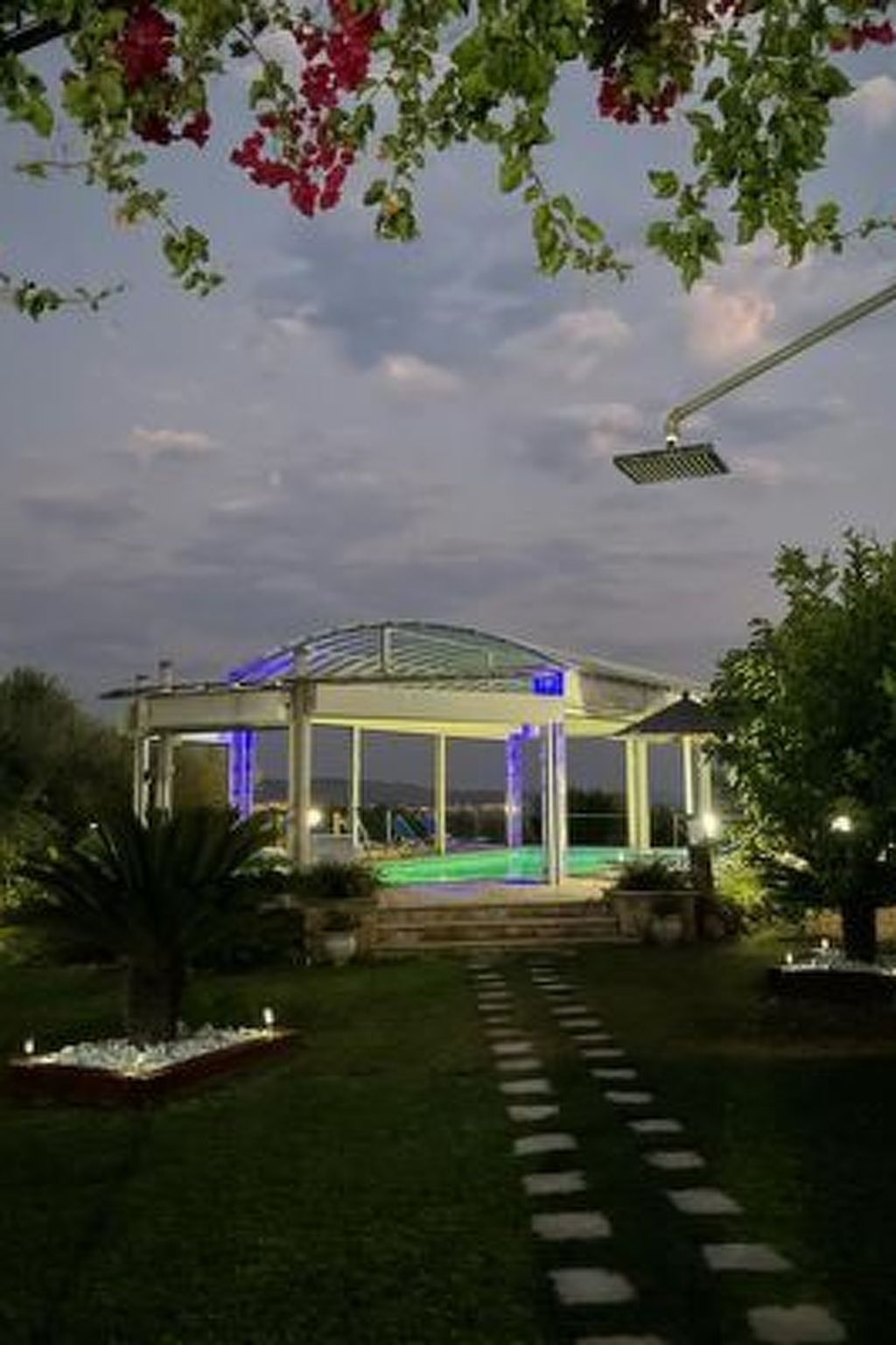 "Villa Rodon" mit privatem Pool-Buiten