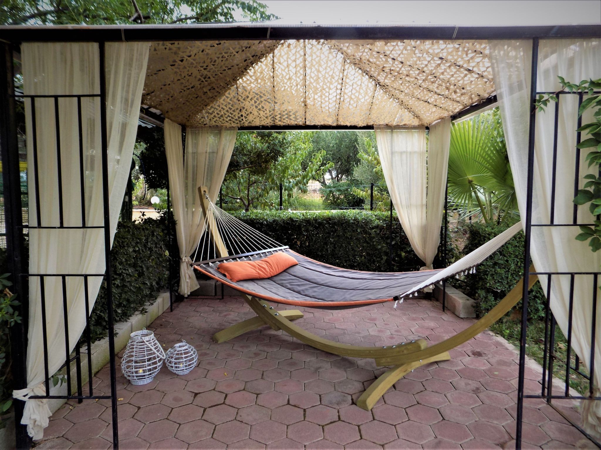 "Villa Rodon" mit privatem Pool-Binnen