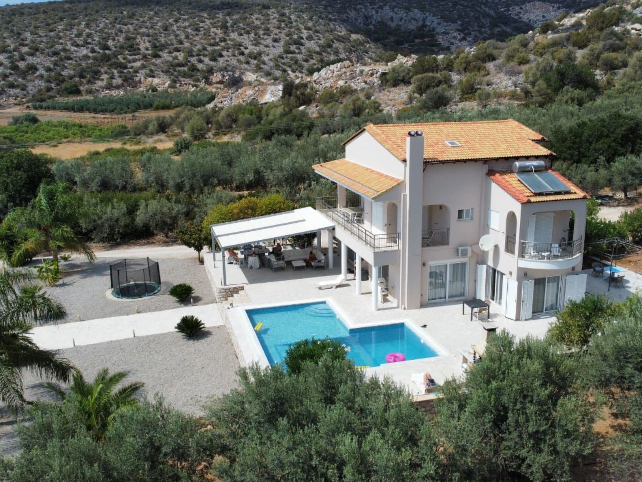 Anwesen "Villa Livadia" mit Infinity-Pool-Binnen