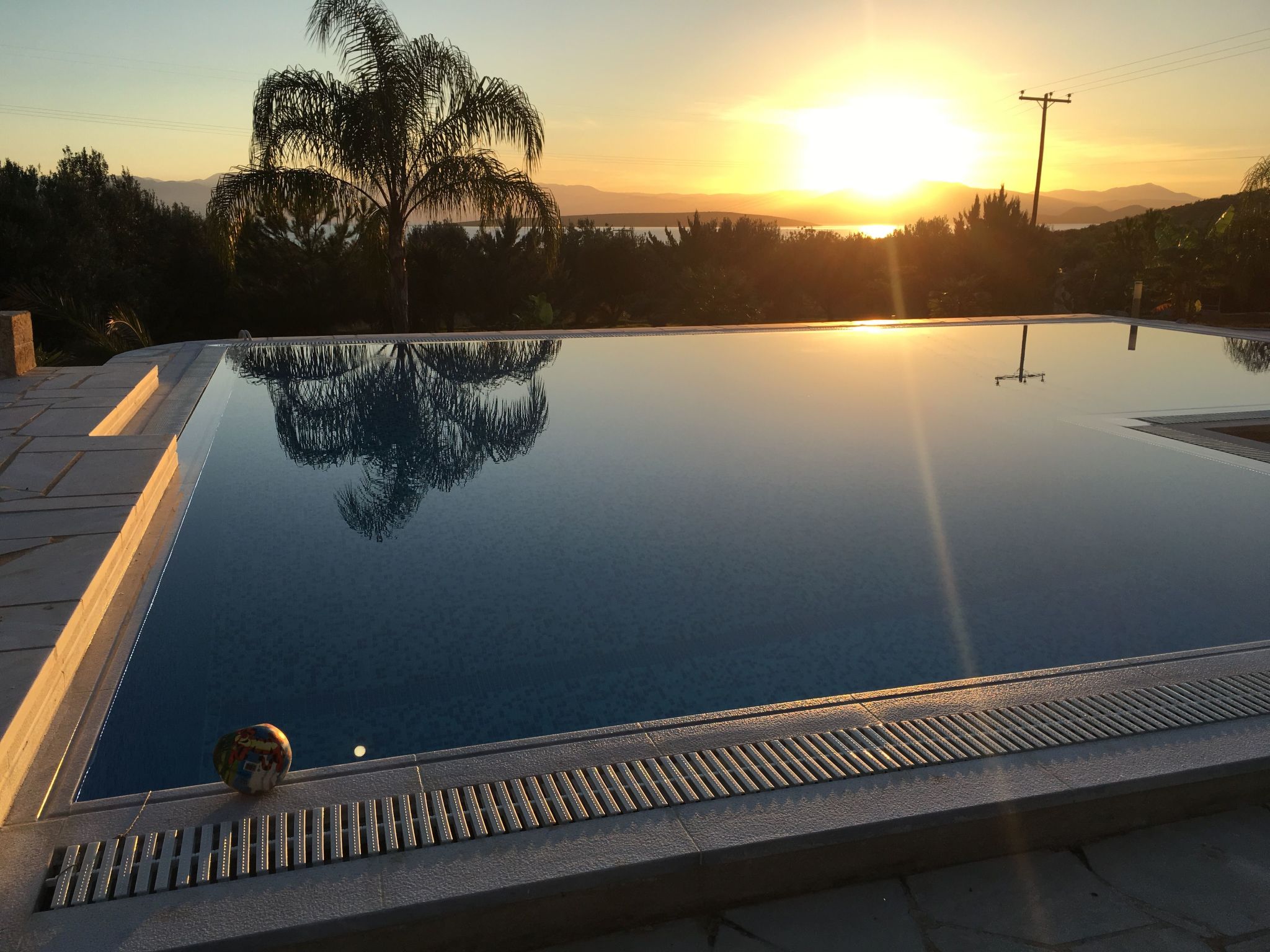 Anwesen "Villa Livadia" mit Infinity-Pool-Buiten