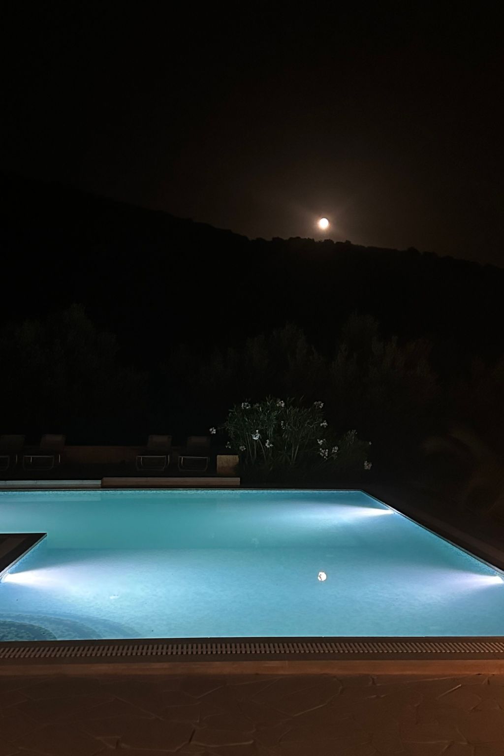 Anwesen "Villa Livadia" mit Infinity-Pool-Buiten