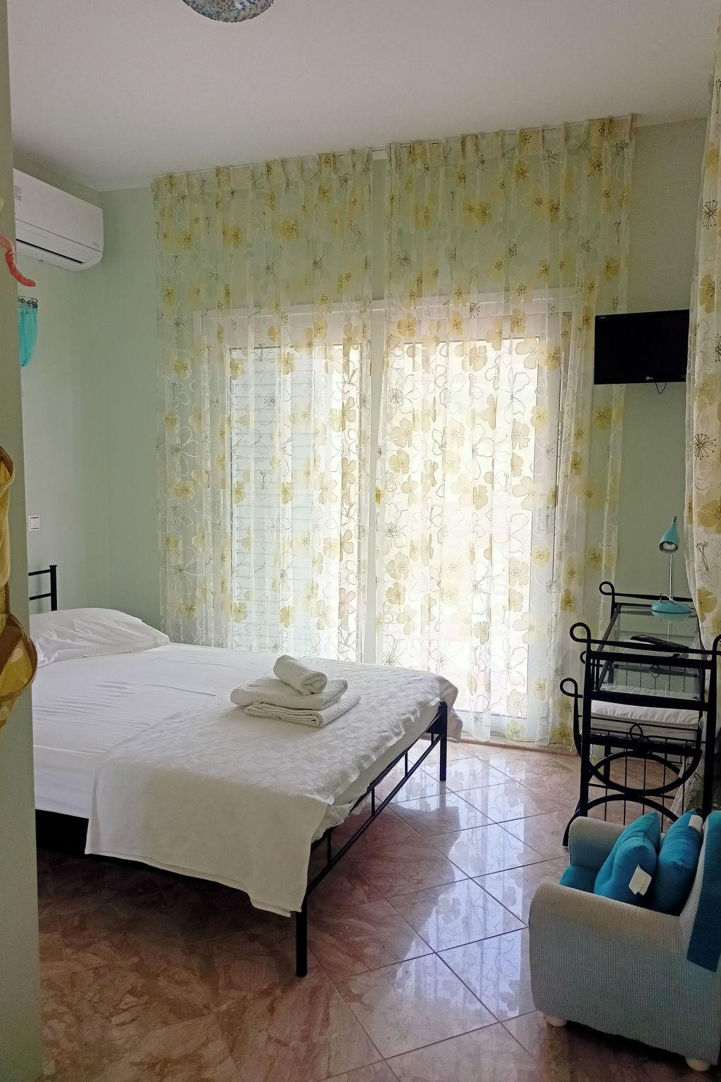 Anwesen "Villa Livadia" mit Infinity-Pool-Binnen