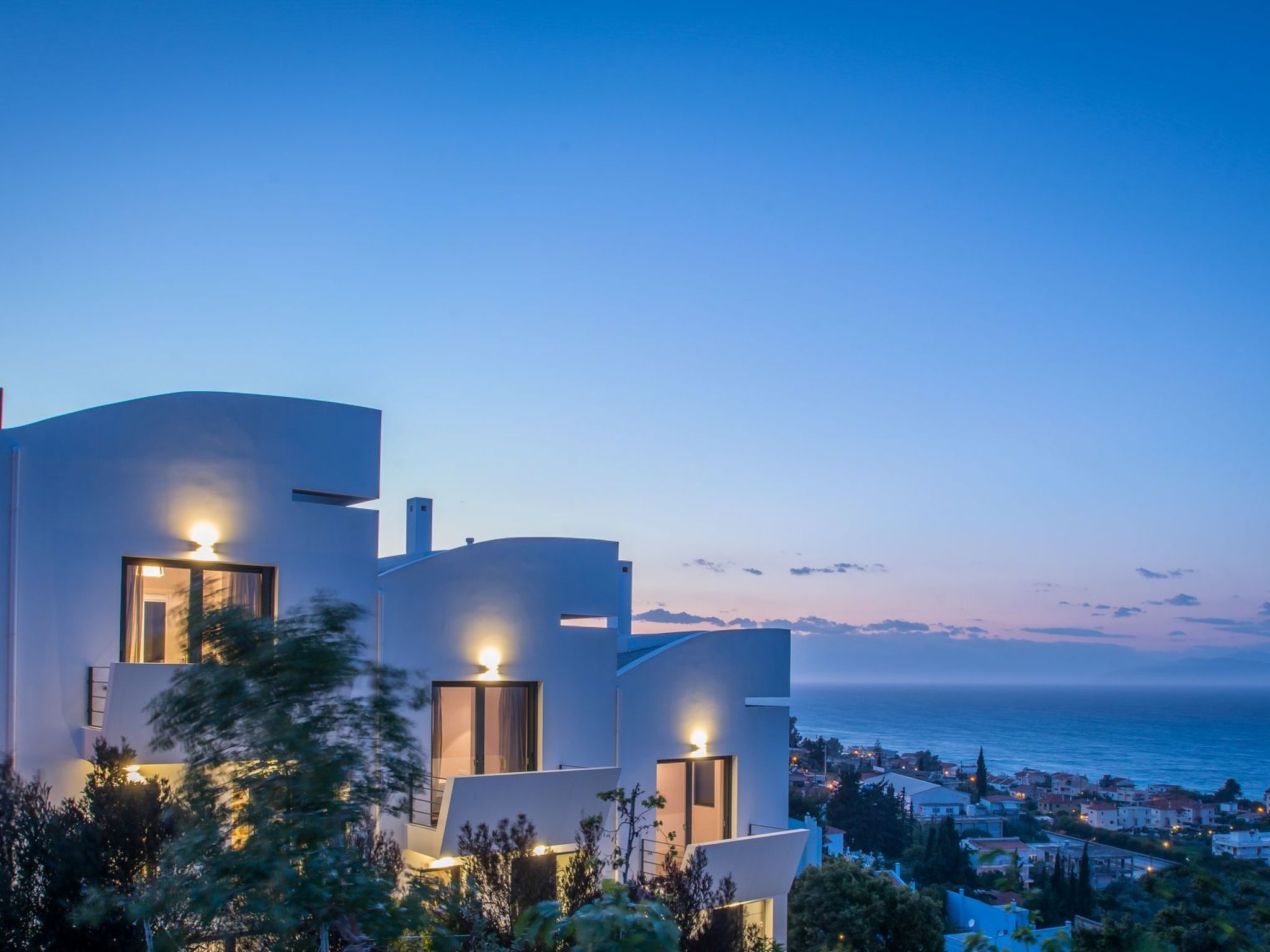 Mit Blick auf das Wasser-Dehors