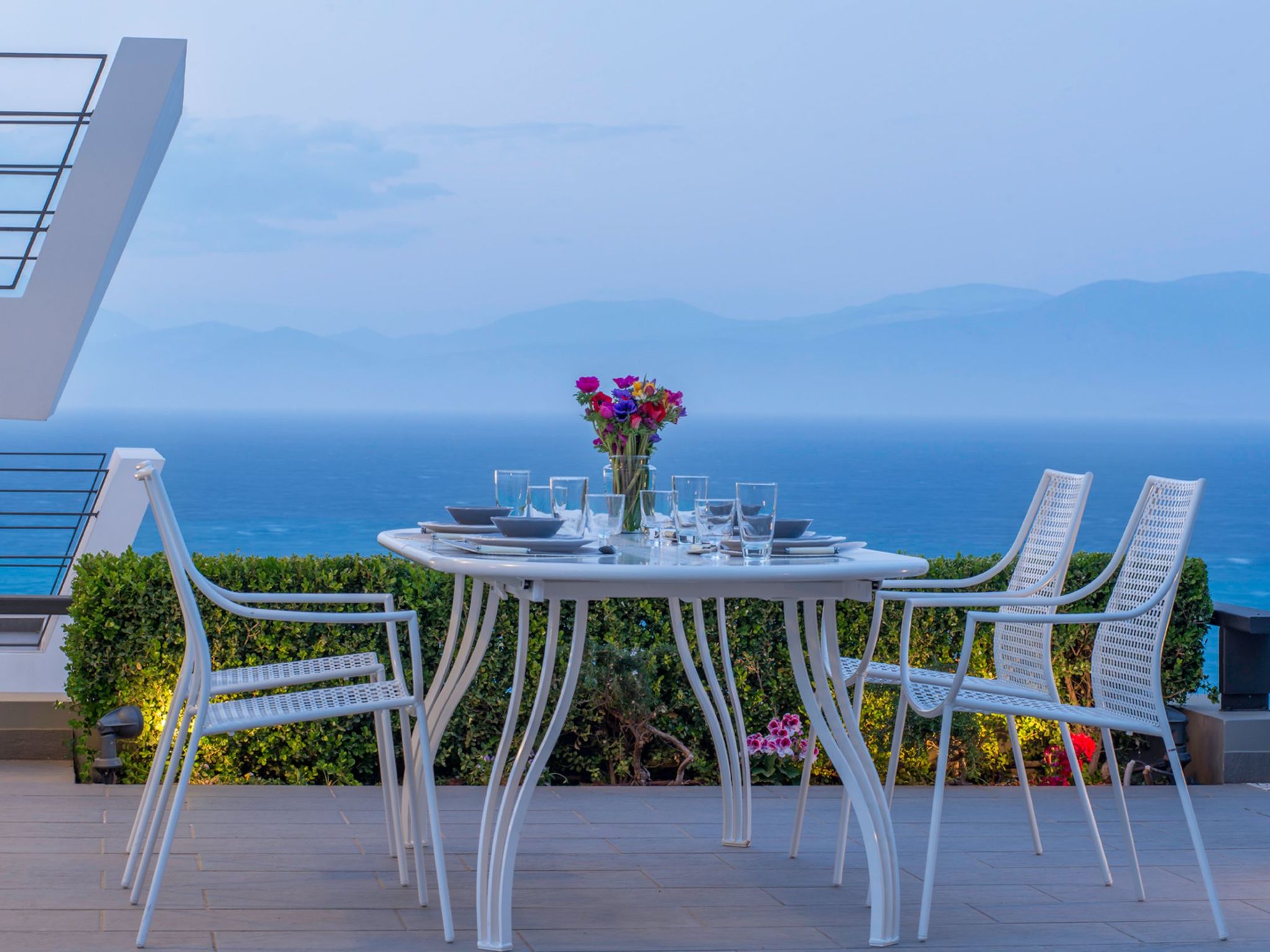 Mit Blick auf das Wasser