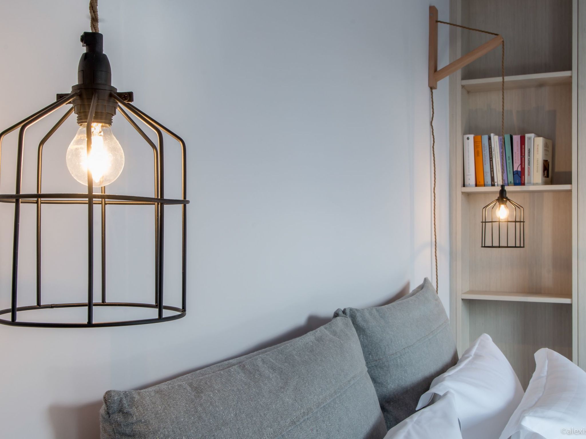 Mit Blick auf das Wasser-Dedans