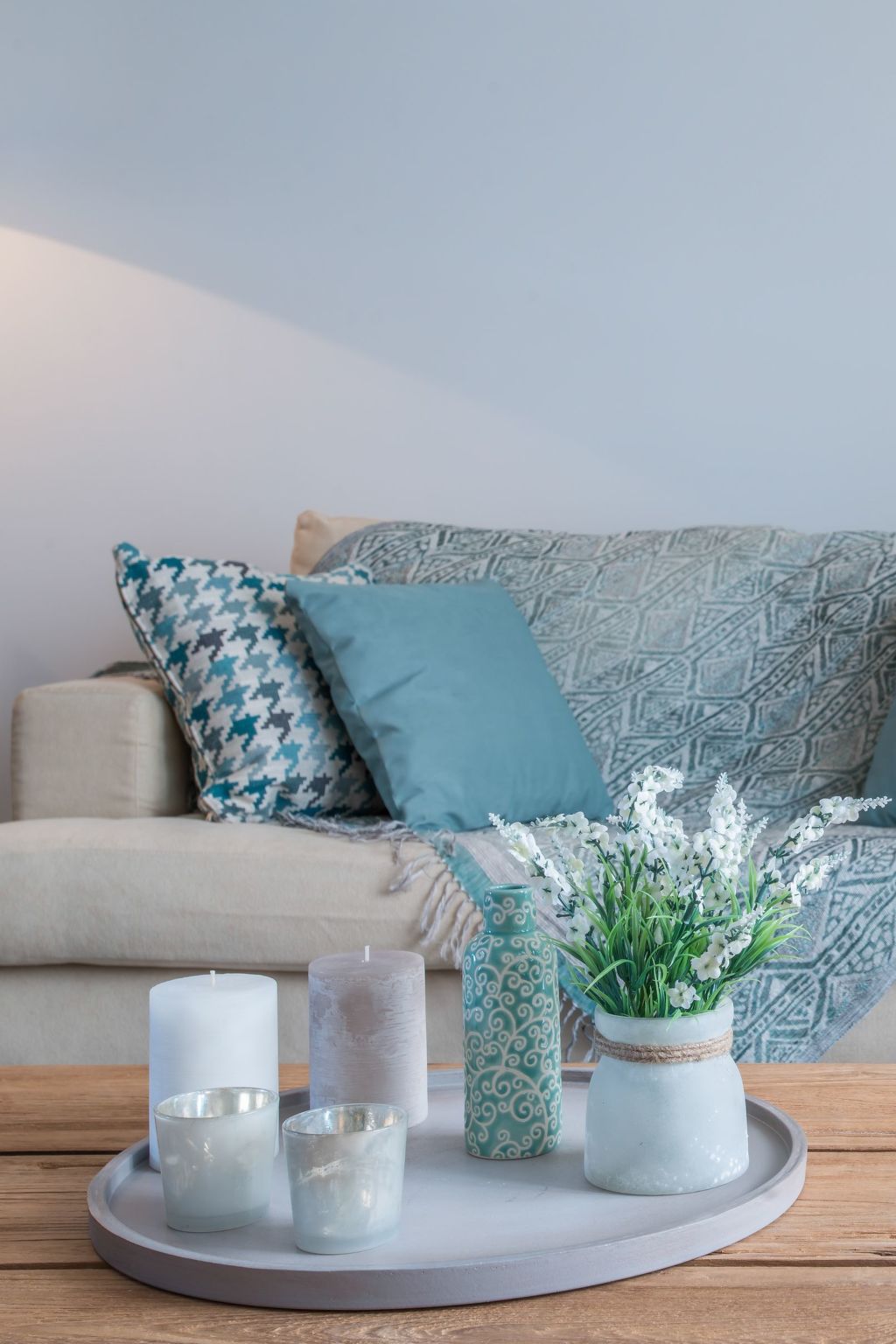 Mit Blick auf das Wasser-Dedans