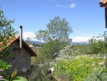Steinhaus in Leonido mit Parkplatz