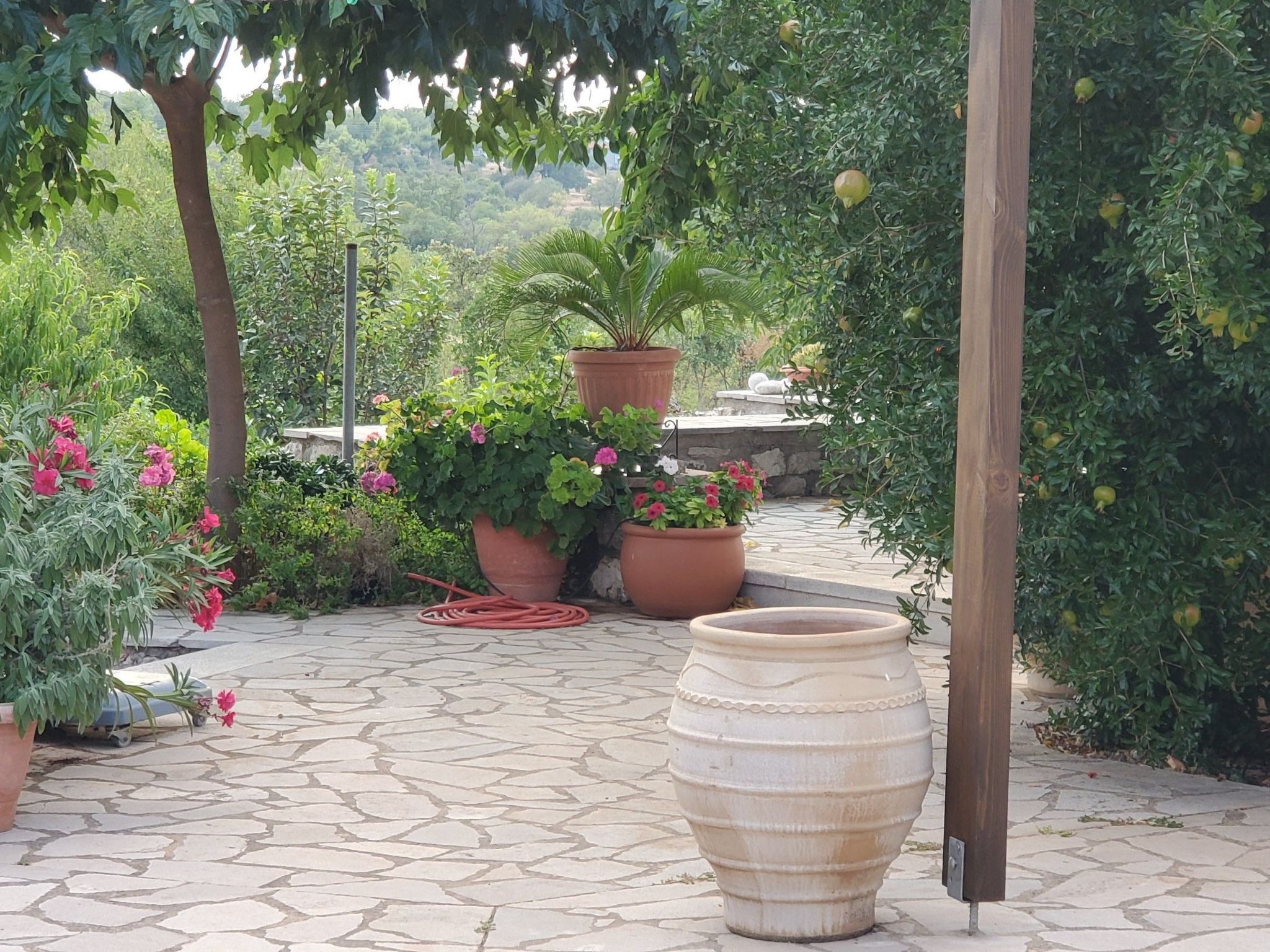 Steinhaus in Leonido mit Parkplatz-Binnen