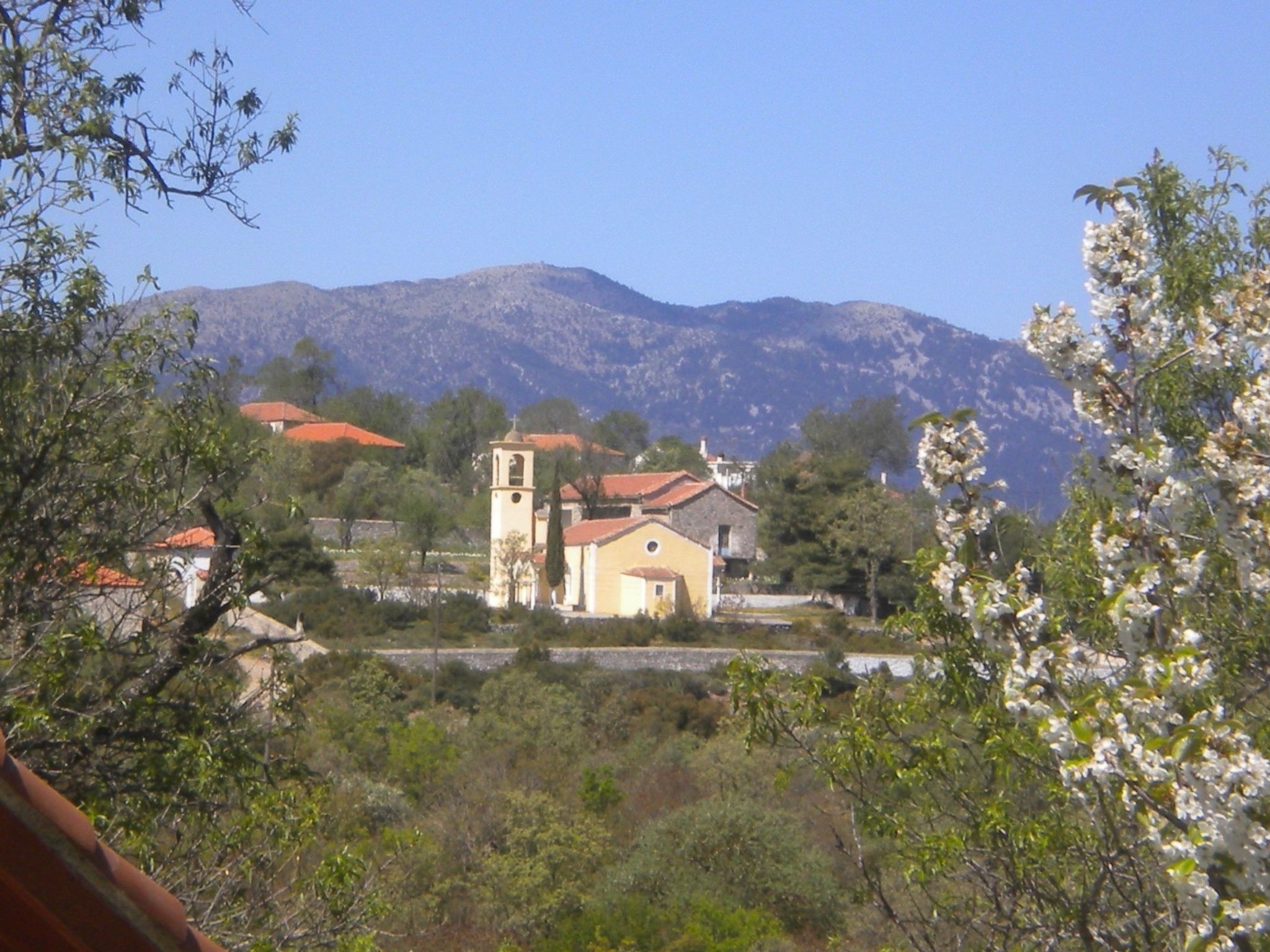 Steinhaus in Leonido mit Parkplatz-Binnen